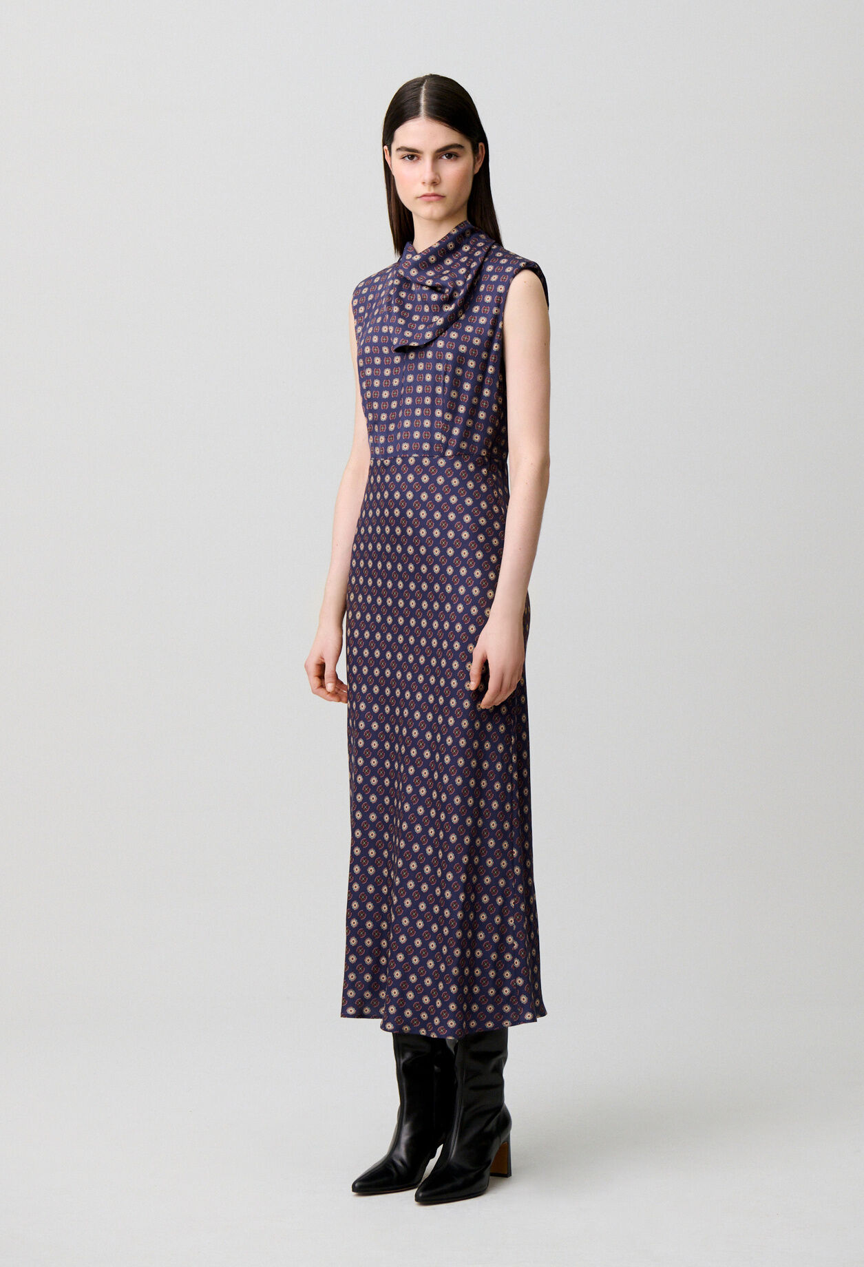 Robe fluide col foulard