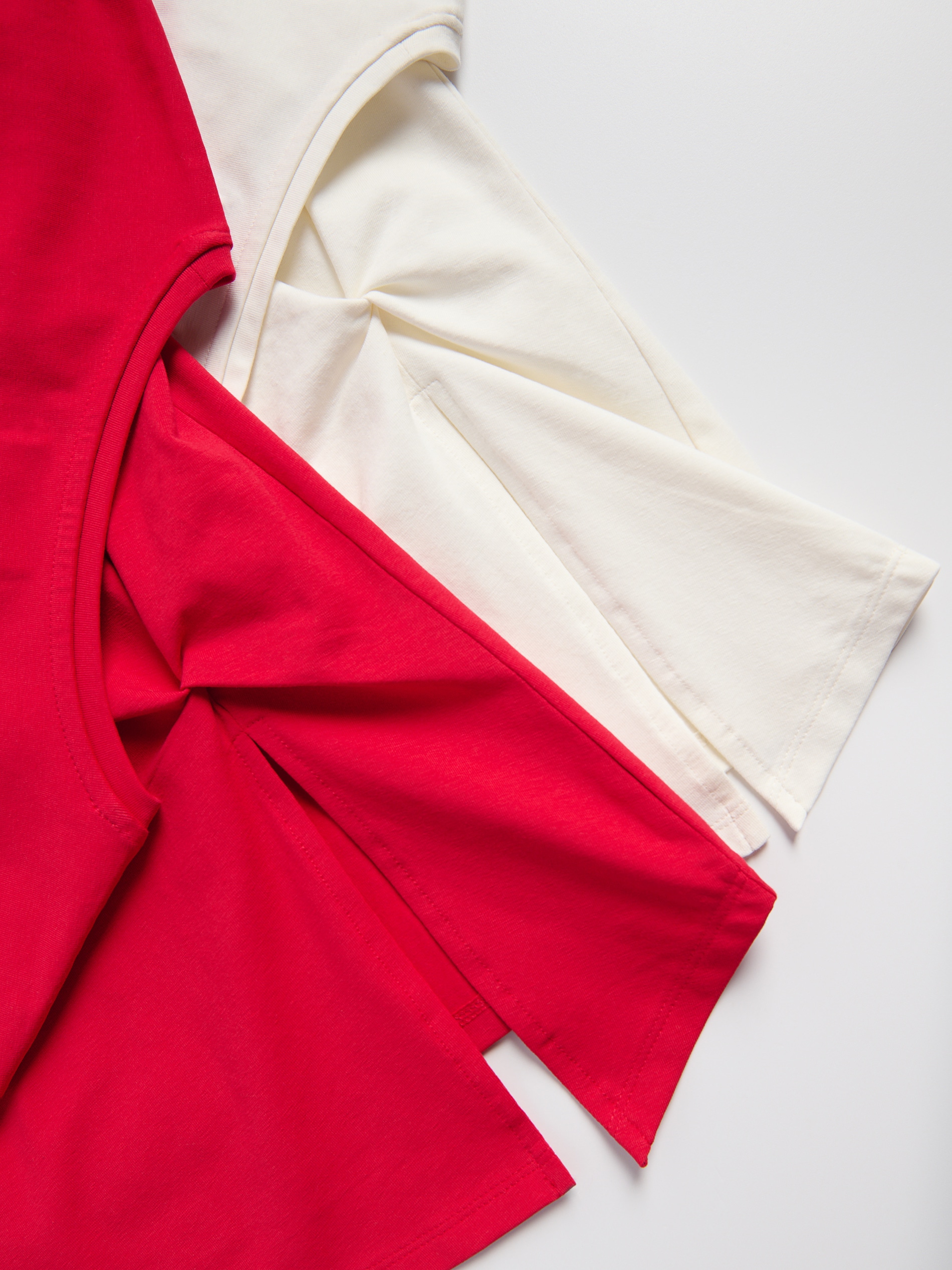 T-shirt z ozdobnym detalem
