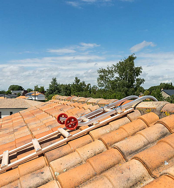 Echelle plate de toit en bois pour couvreur avec crochet de toit 4m Hailo Safety Roof
