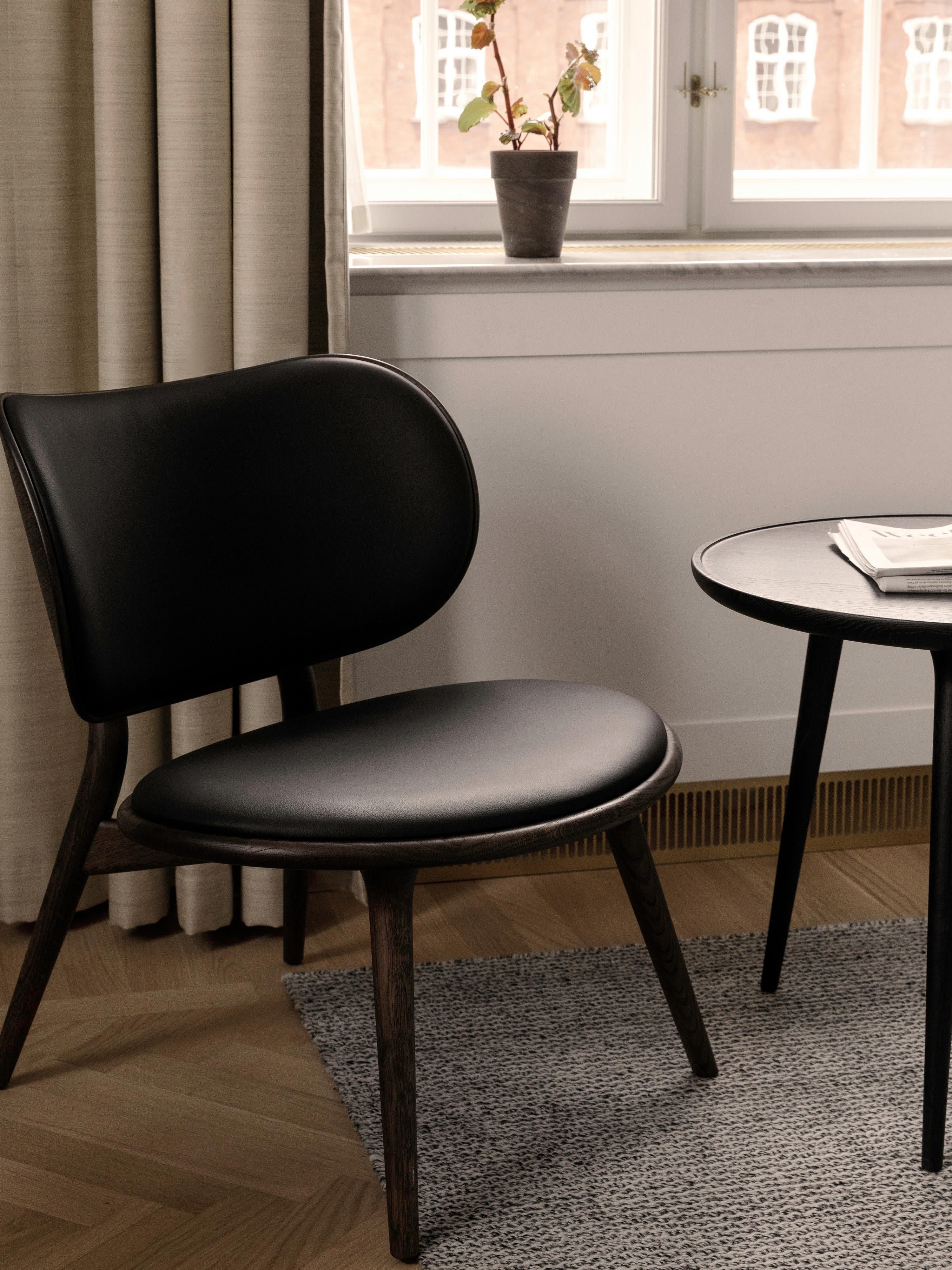 Leder-Loungesessel Rock mit Holzbeinen, handgefertigt