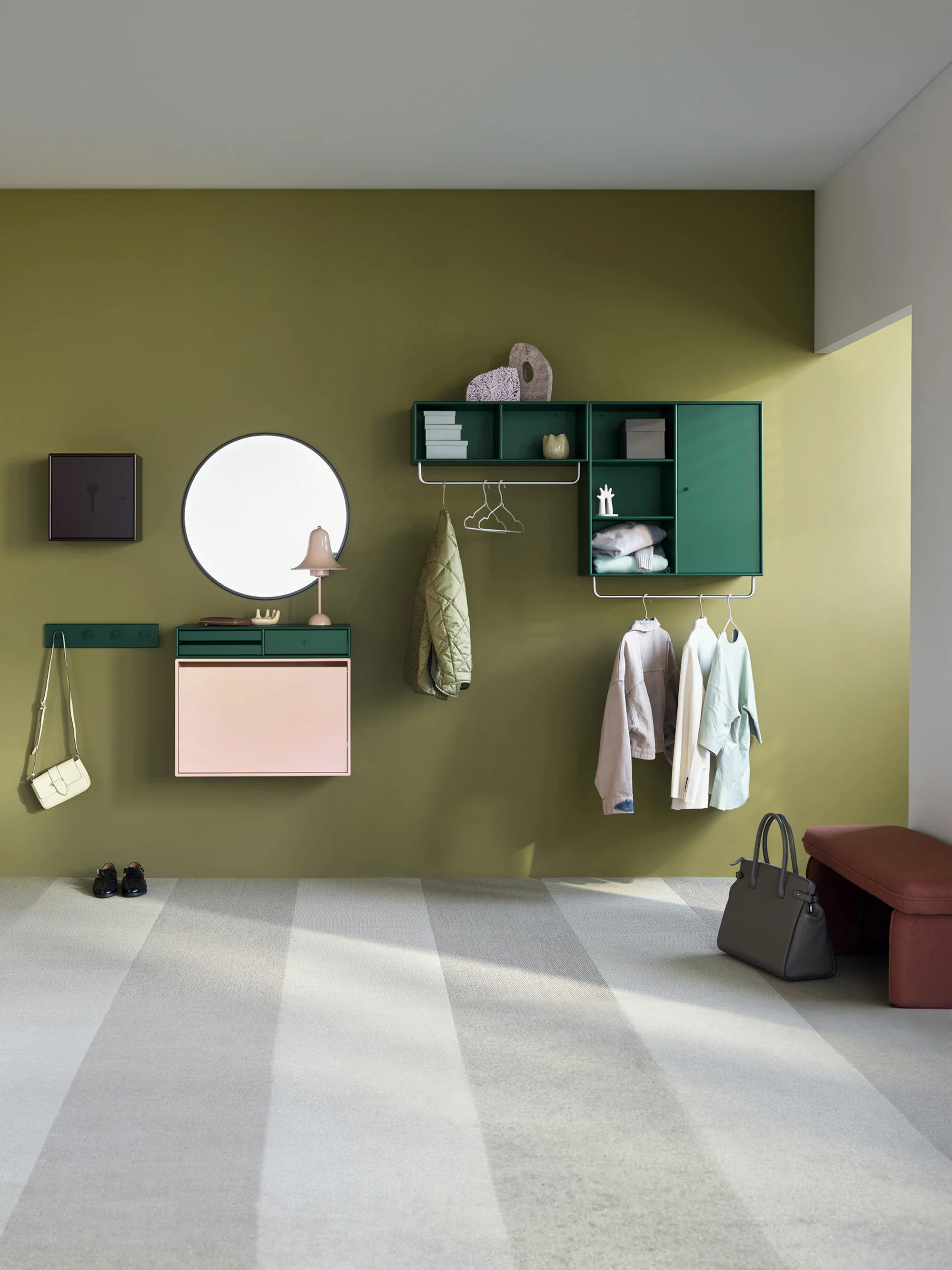 Holz-Wandregal Coat mit Kleiderstange