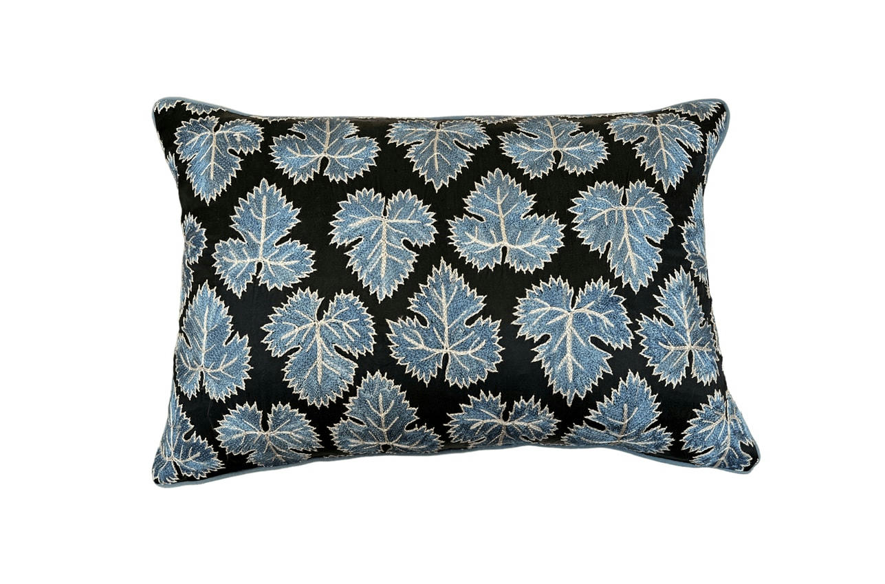 - Housse de coussin double soie ikat brodé  40x60 bleu