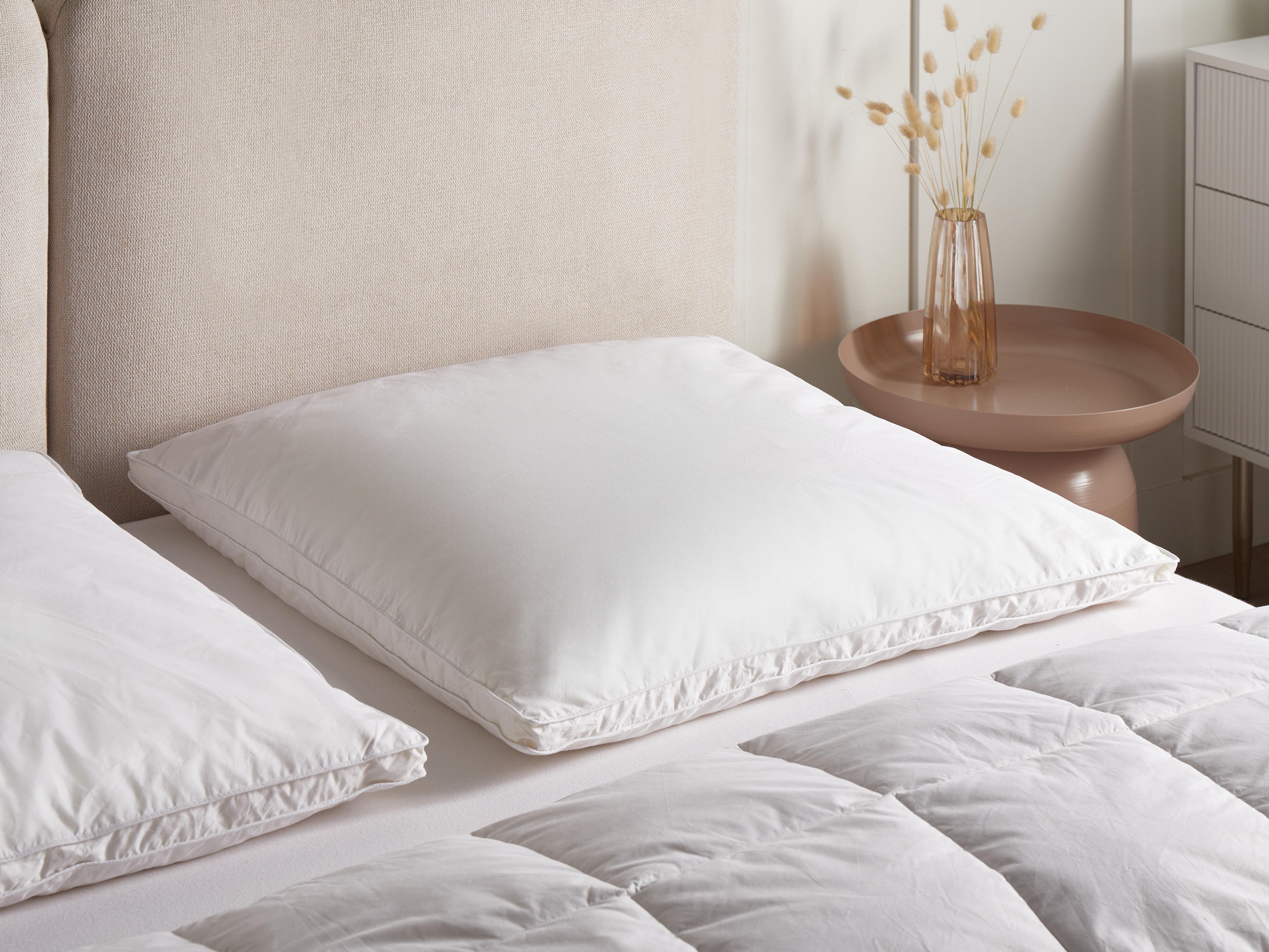 Set of 2 Bed Pillows FELDBERG High Duck Feathers and Down 80 x 80 cm White