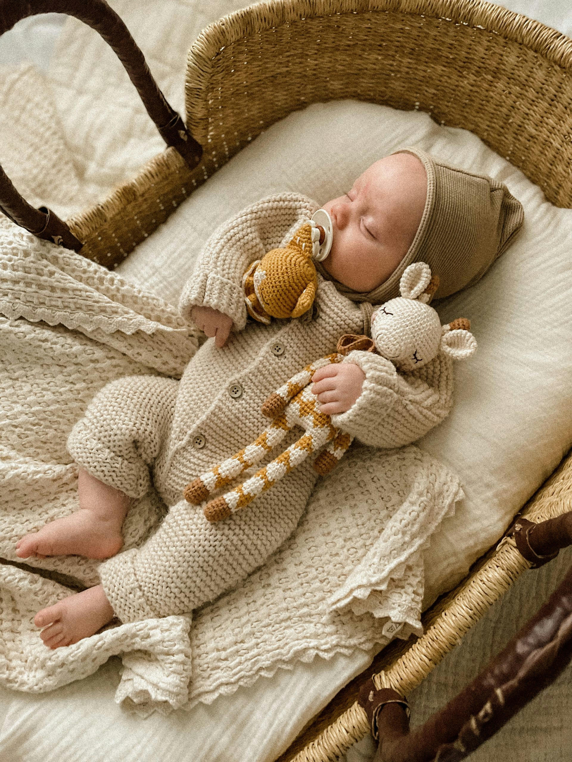 - Doudou en crochet Goldie La Girafe