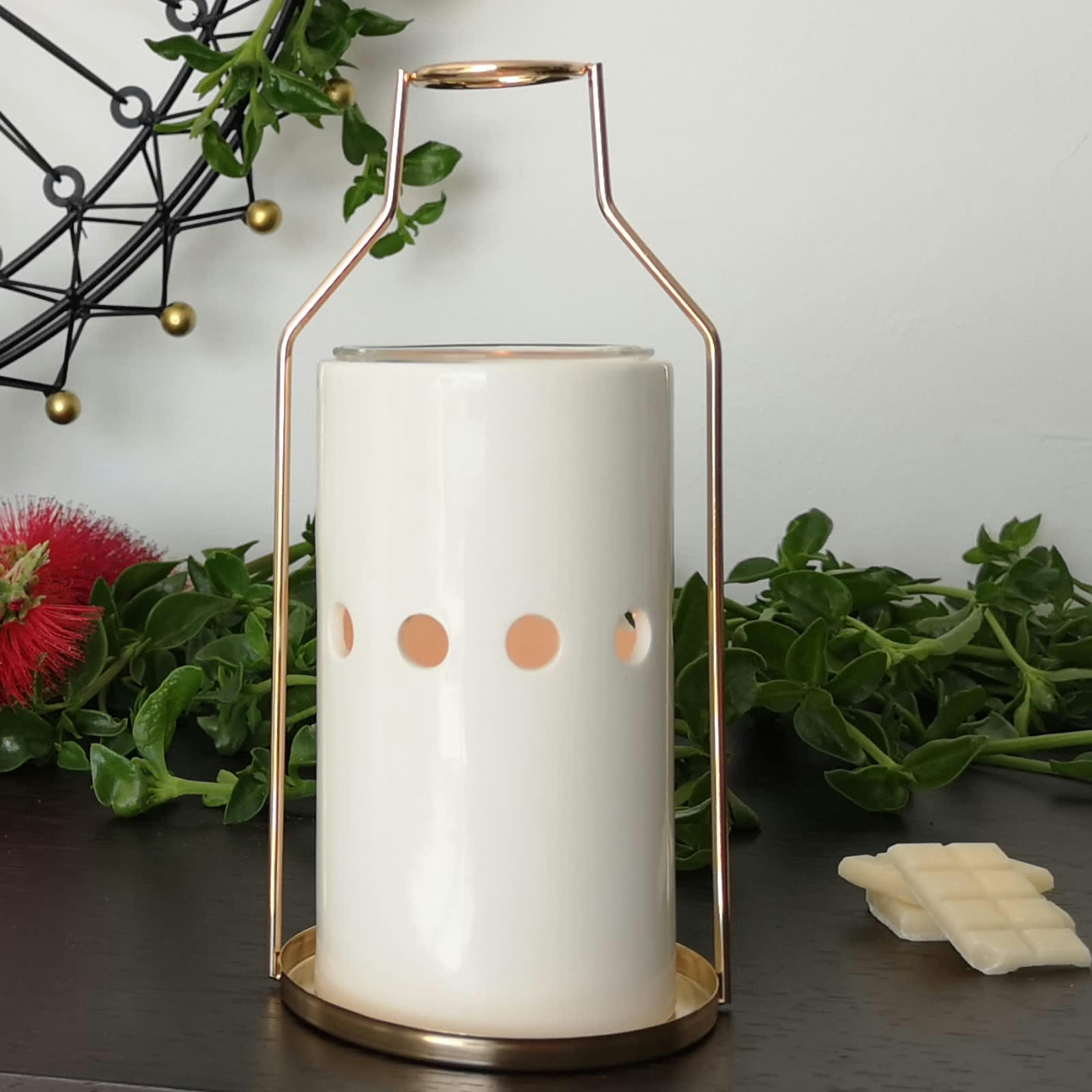 DOS - Brûleur de senteurs en métal Vase doré et céramique blanc - H 18,5 cm