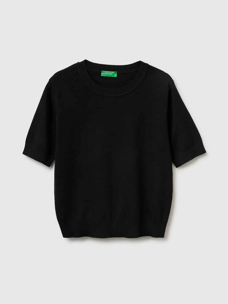 Black short sleeve sweater