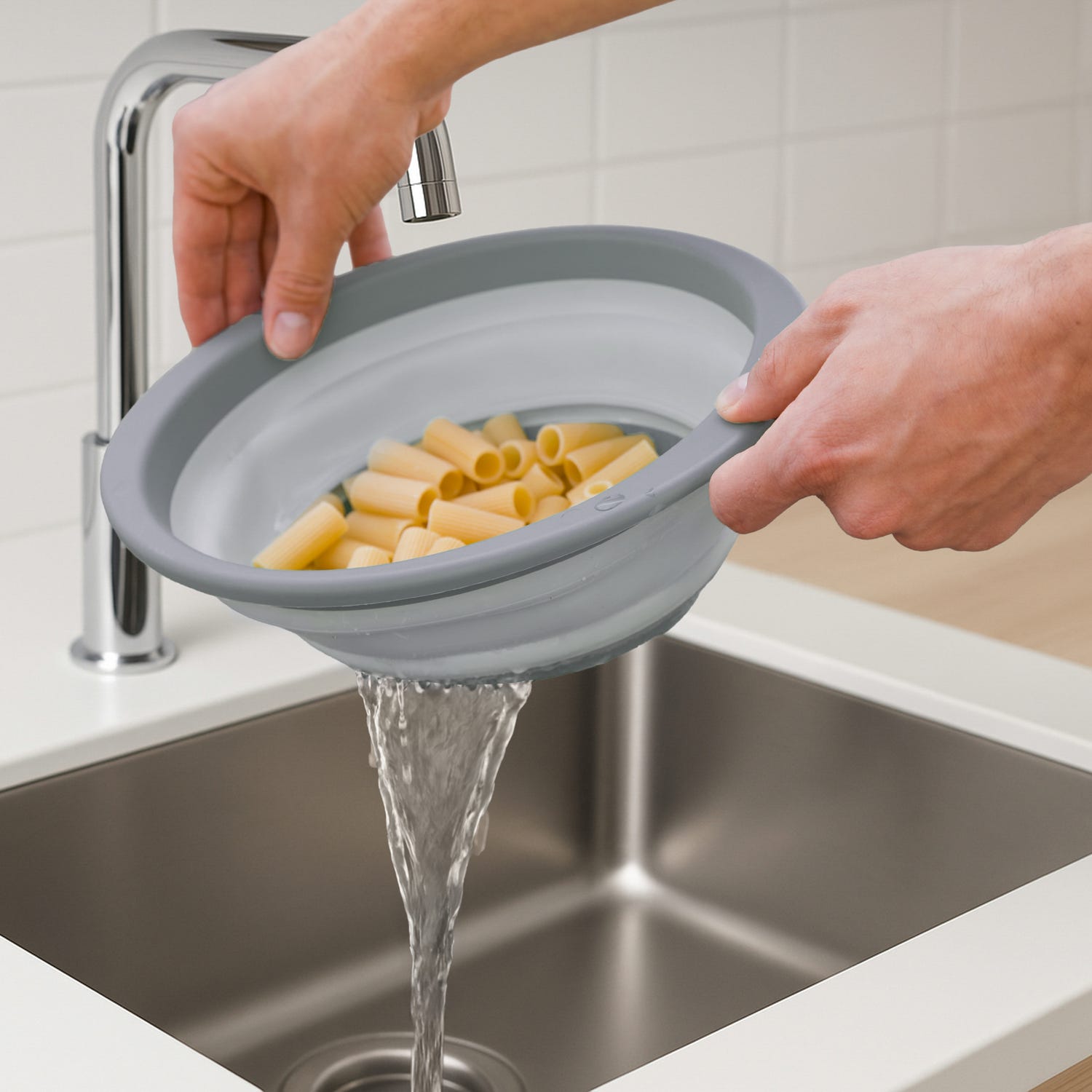 Scolapasta pieghevole salvaspazio tondo grigio