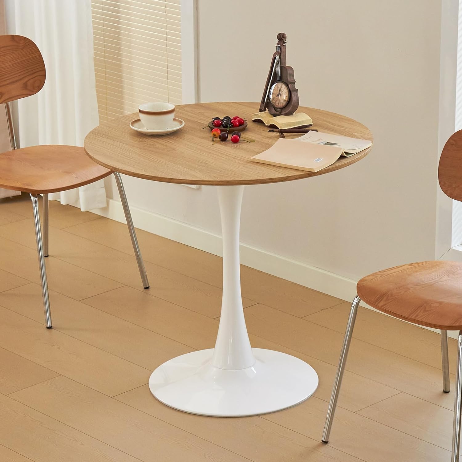 Round Dining Table, 31.5 Circle Tulip Table with Thickened Tabletop & Metal Pedestal, Mid Century Modern Bistro Table for Kitchen, Small Places, Living Room, Cafe (Faux Oak)
