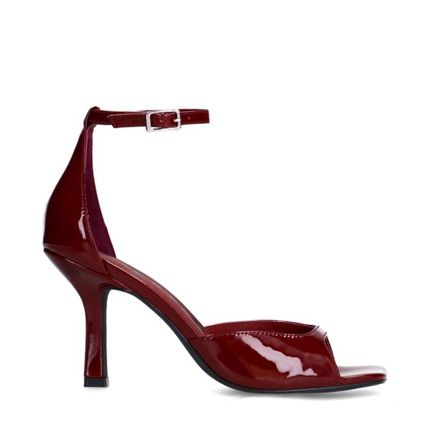 Rode sandalen met hak