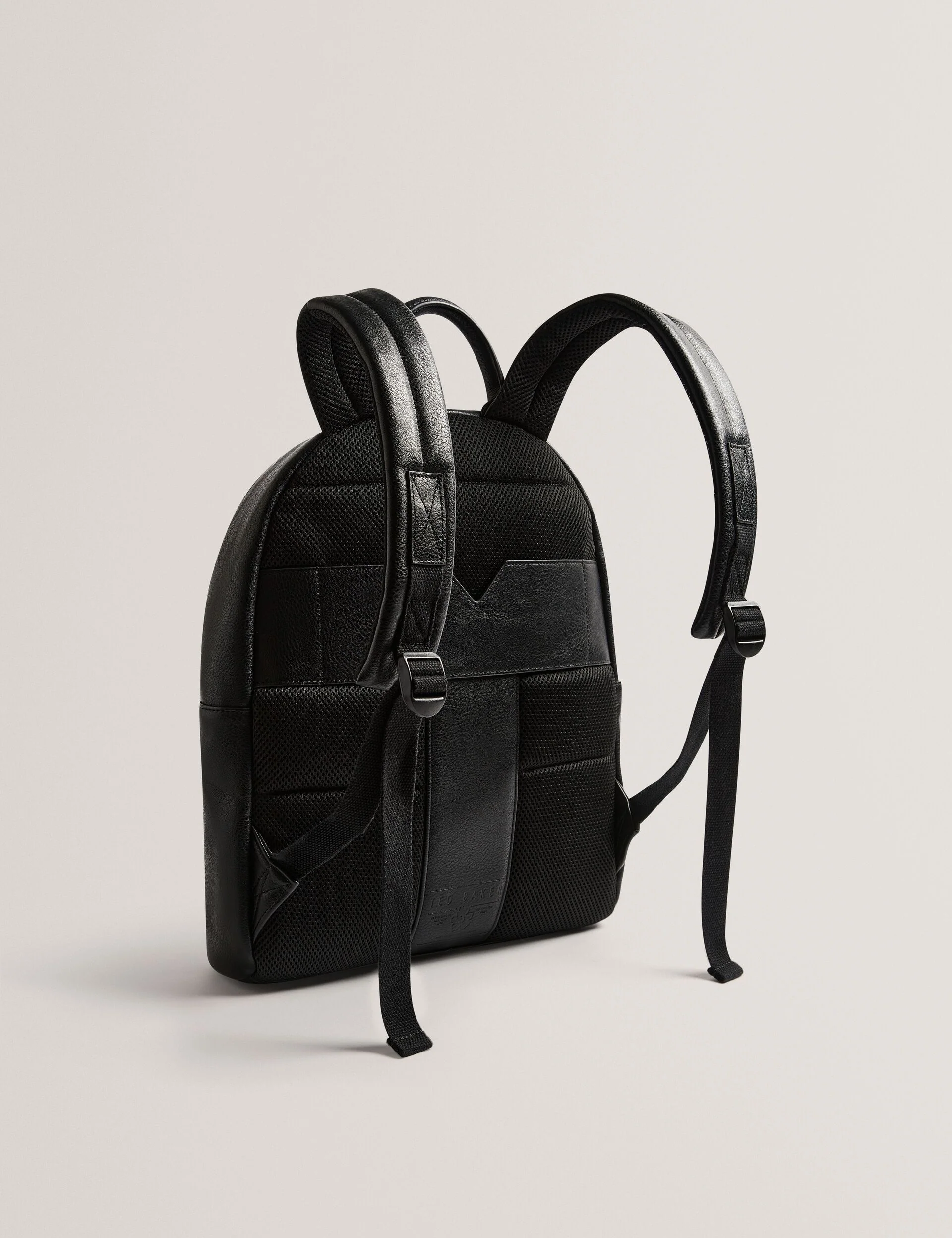 WAYNOR | BLACK