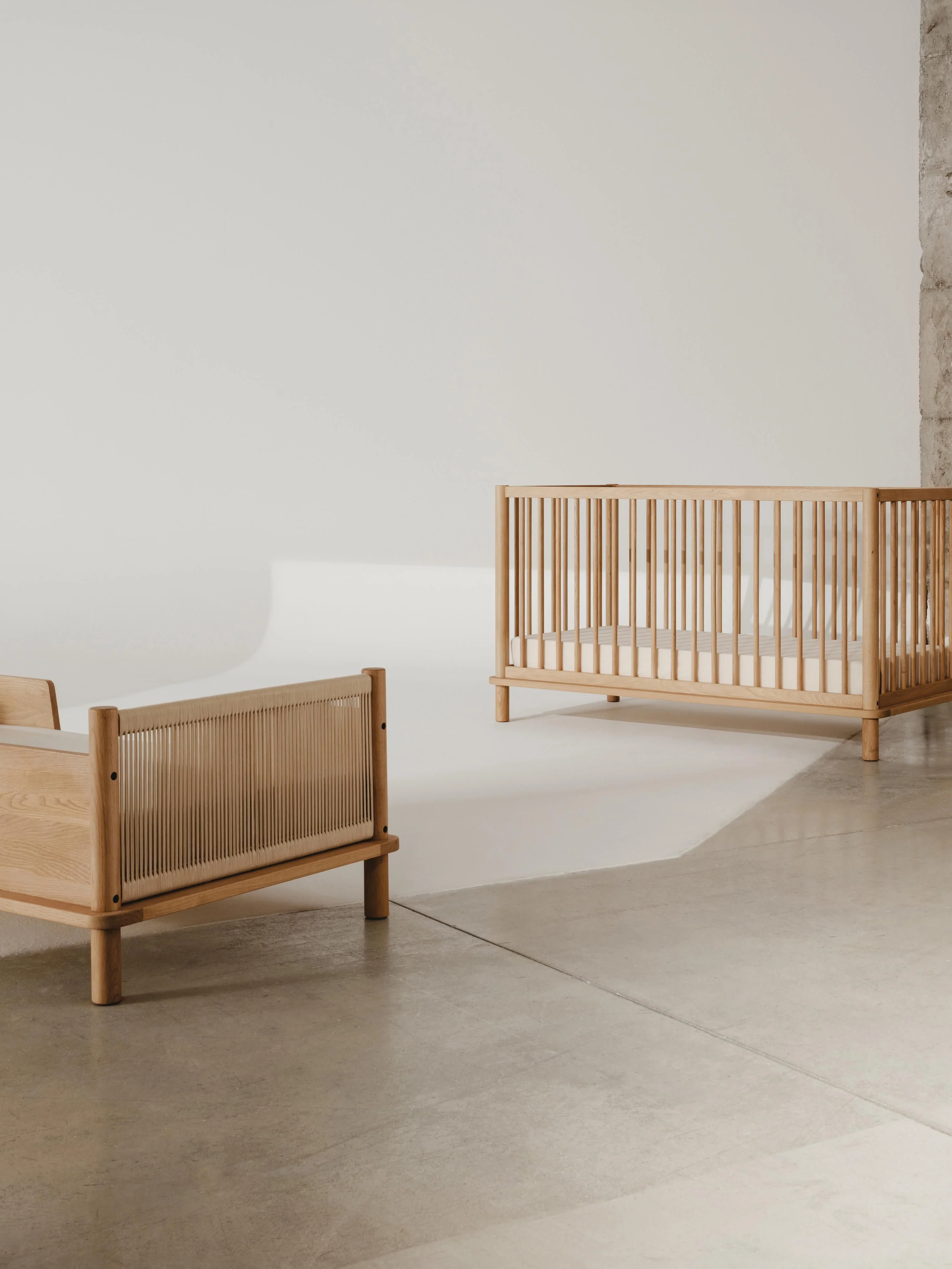 Eichenholz-Babybett Latitude mit Erweiterung zum Kinderbett, 70 x 140 cm