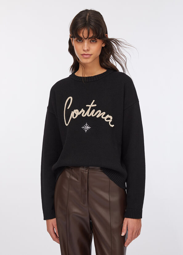 Maglia con scritta ricamata