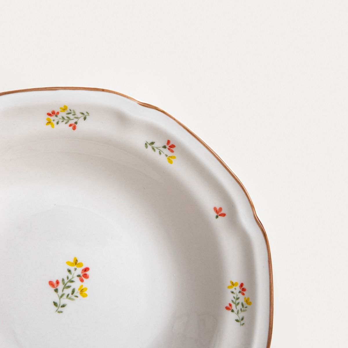 Talerz GRETA głęboki z kwiatuszkami 22 cm