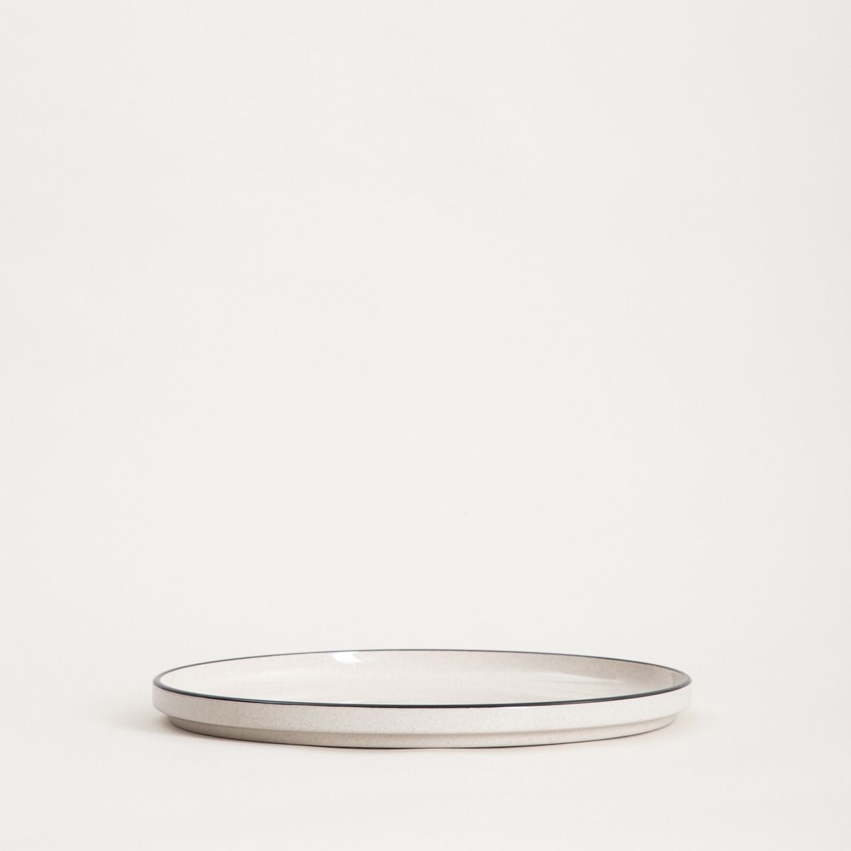 Talerz AZRA obiadowy z czarnym rantem 27,5 cm