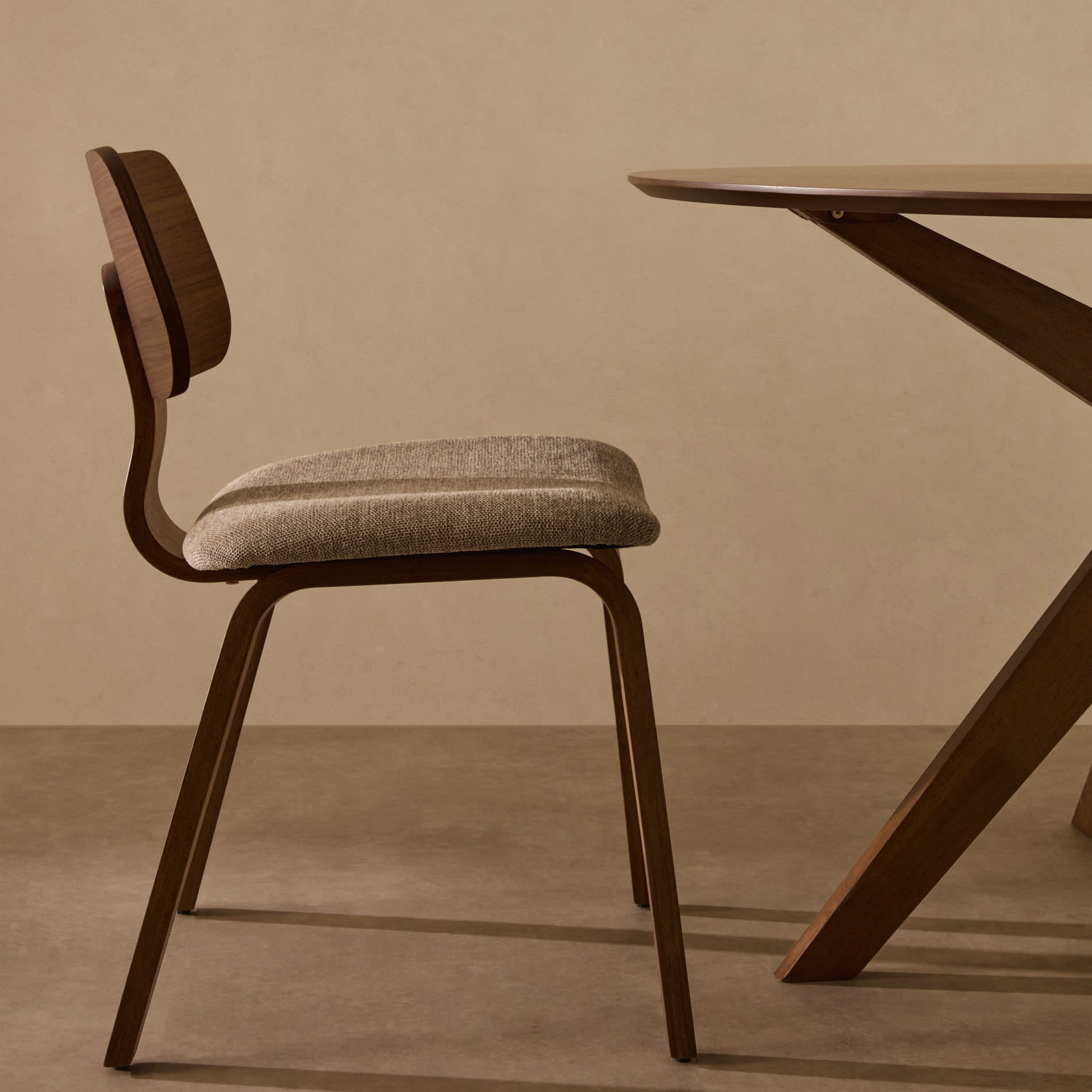 Kave Home Gena Eetkamerstoel - Walnoot / Beige