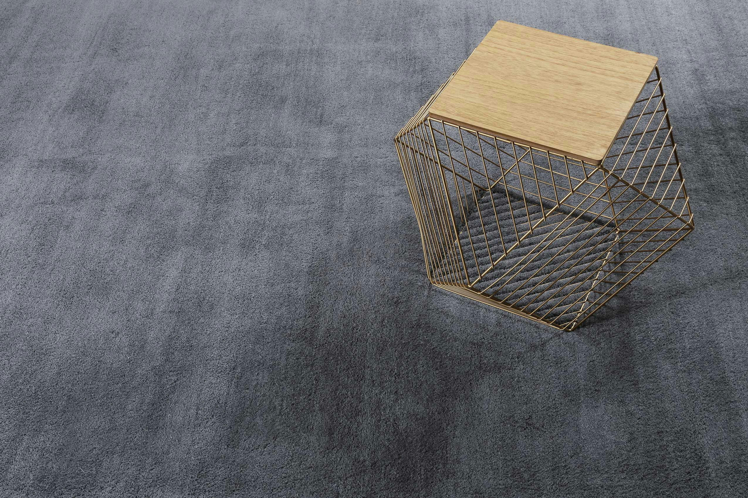 LOFT - Tapis tufté poils longs gris foncé doux 190x130