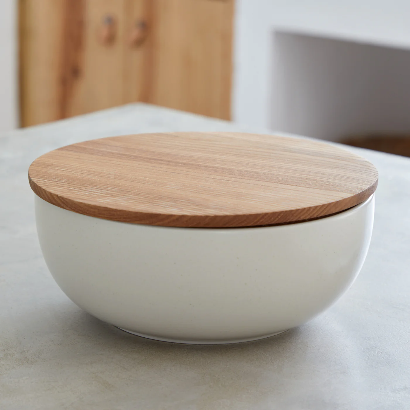 Serving Bowl with Oak Wood Lid/Cutting Board Pacifica, Casafina by COSTA NOVA