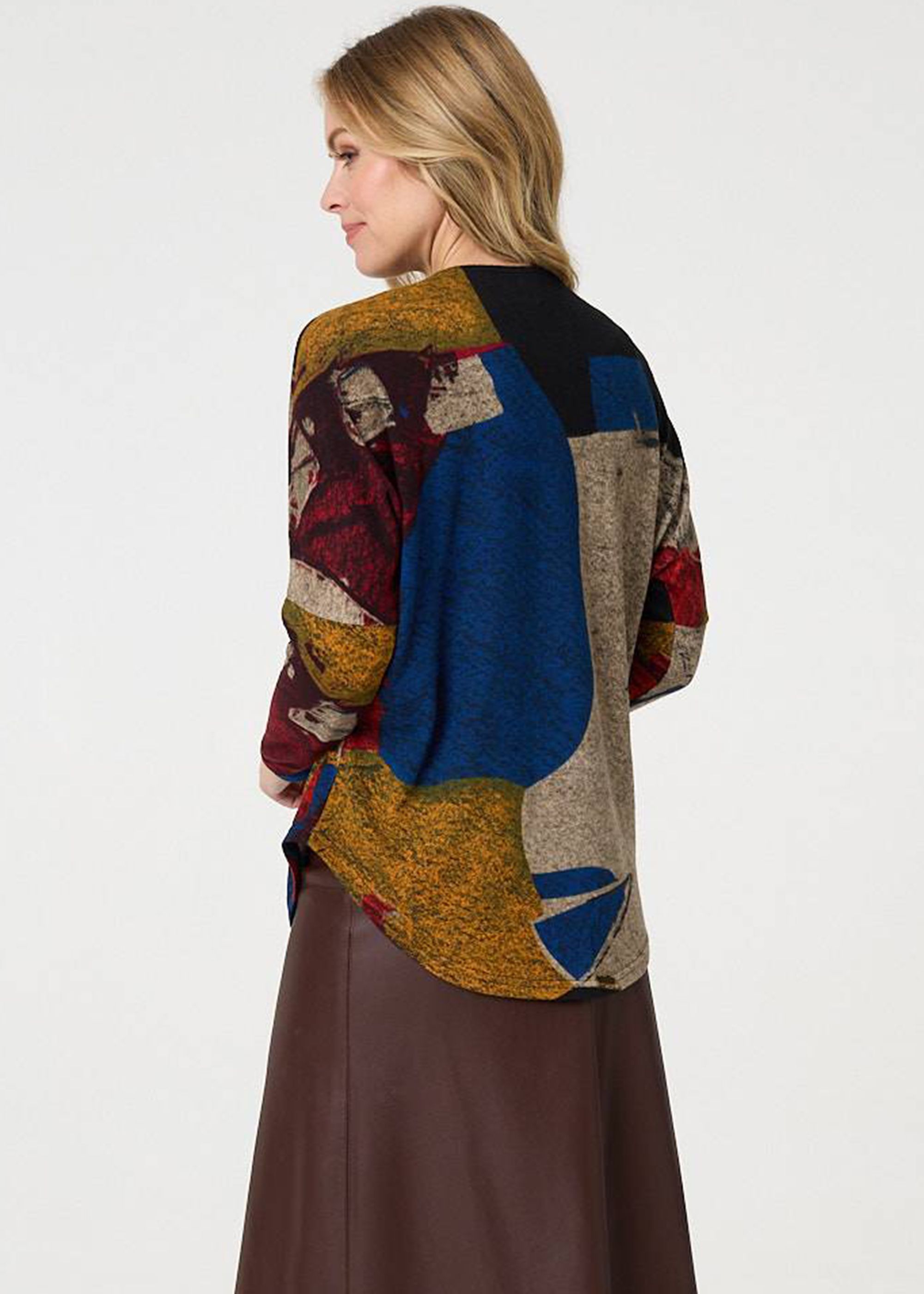 Izabel London Abstract Zip V-Neck Long Sleeve Relaxed Top