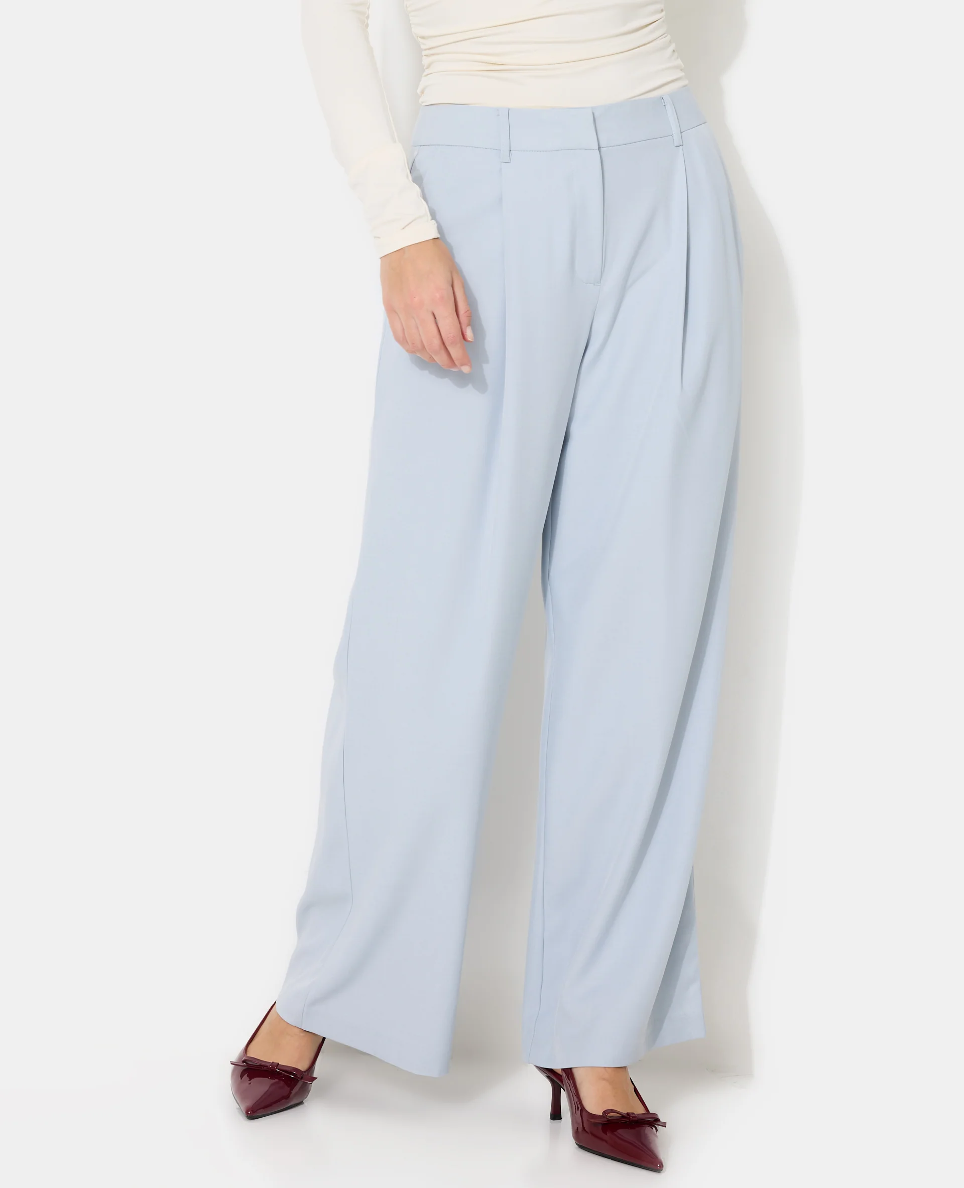 Pantalon large et droit avec pinces