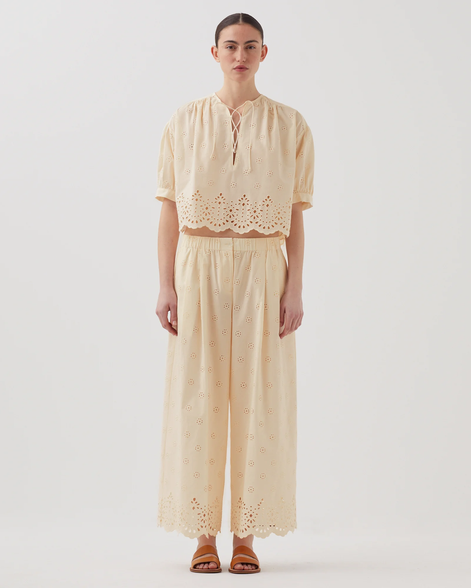 Pantalon ample broderie anglaise en coton