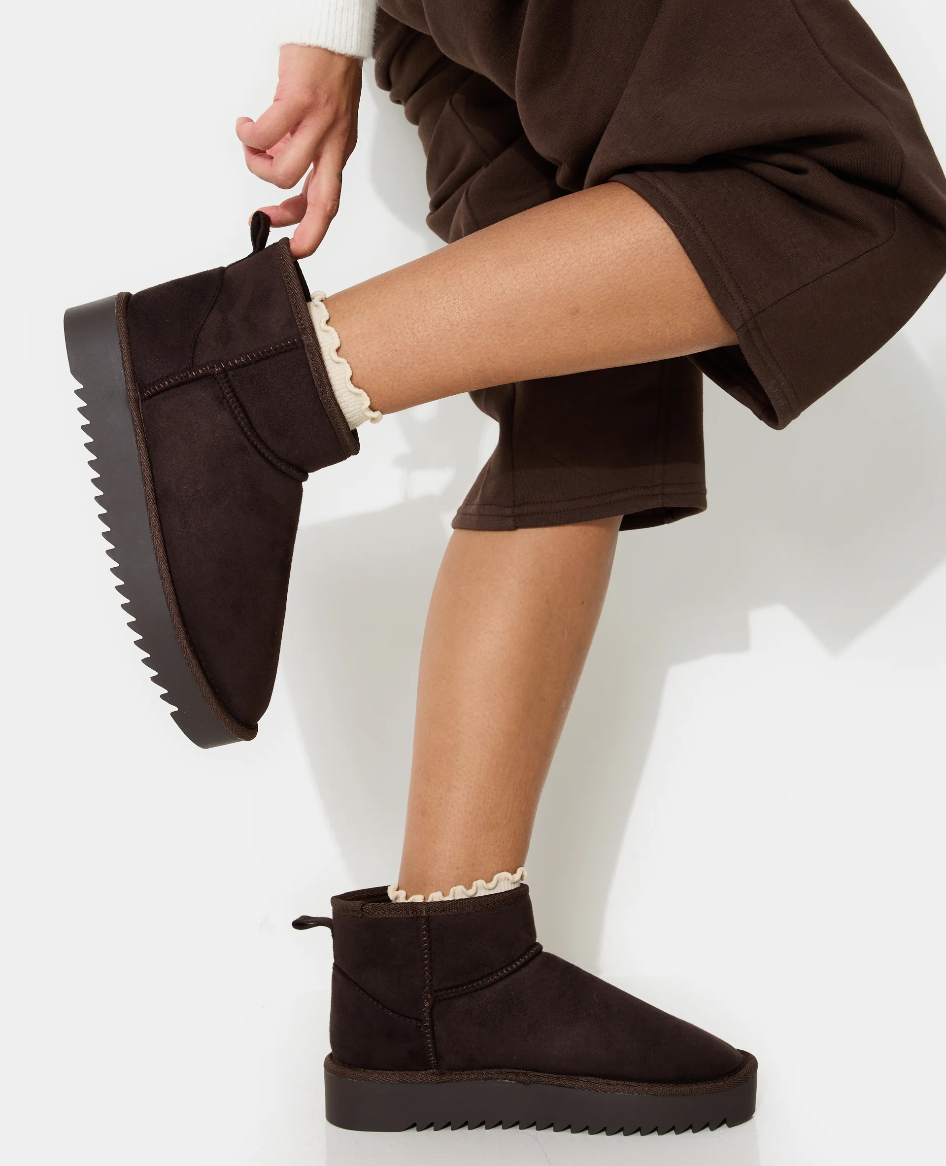 Bottes courtes fourrées en suédine