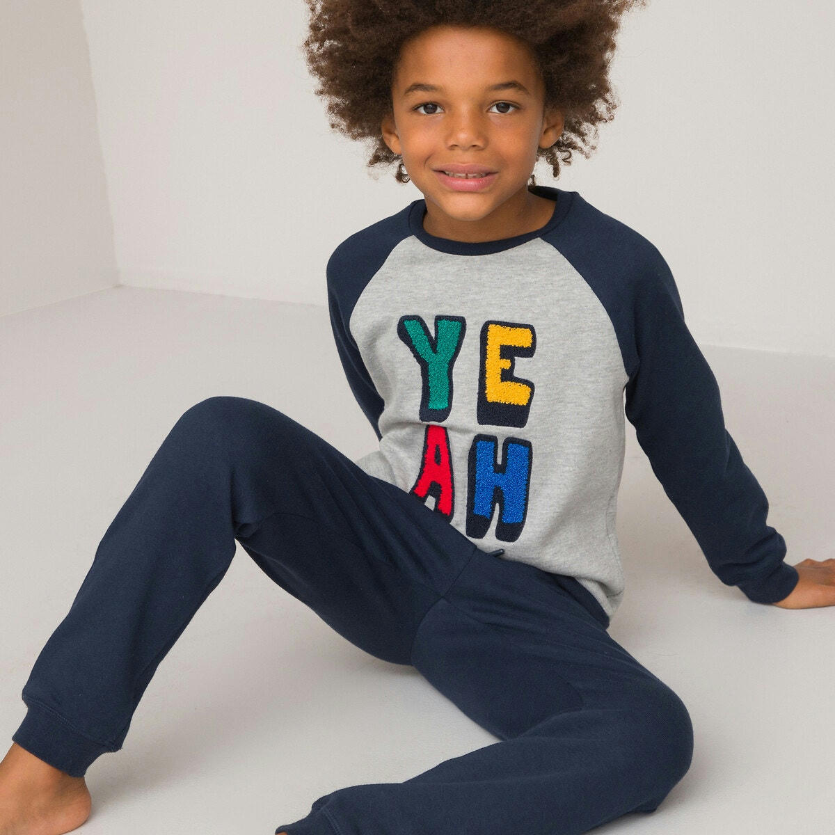 Pyjama en molleton, texte brodé en bouclette