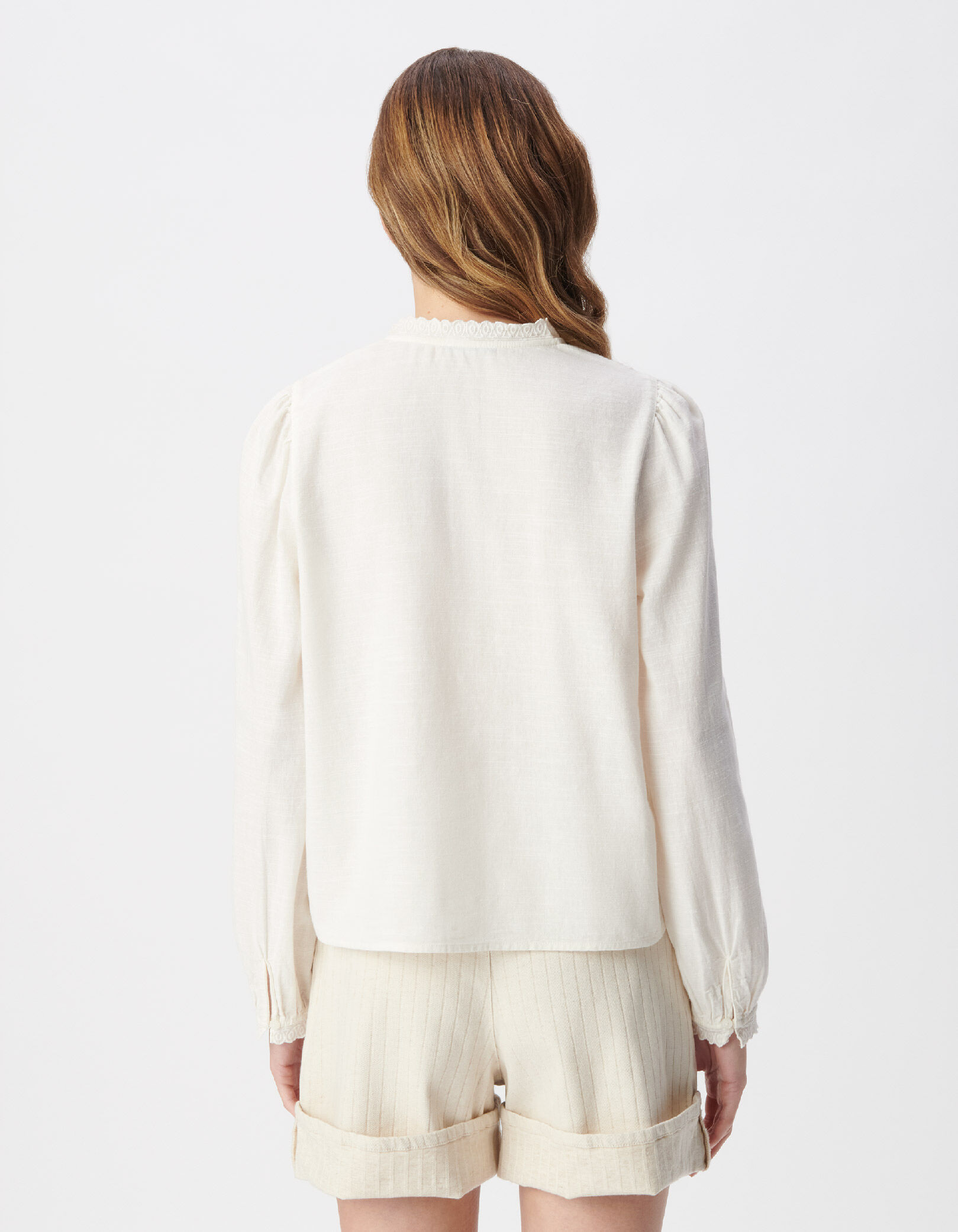 Blouse blanche broderies et plis plats Femme