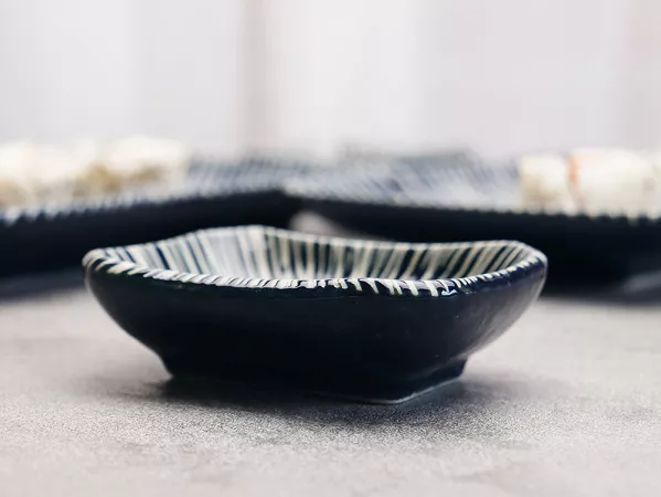 Zestaw do sushi dla 2 osób (4 el.) z pałeczkami Tokyo Design Studio - Tokusa Blue 33846