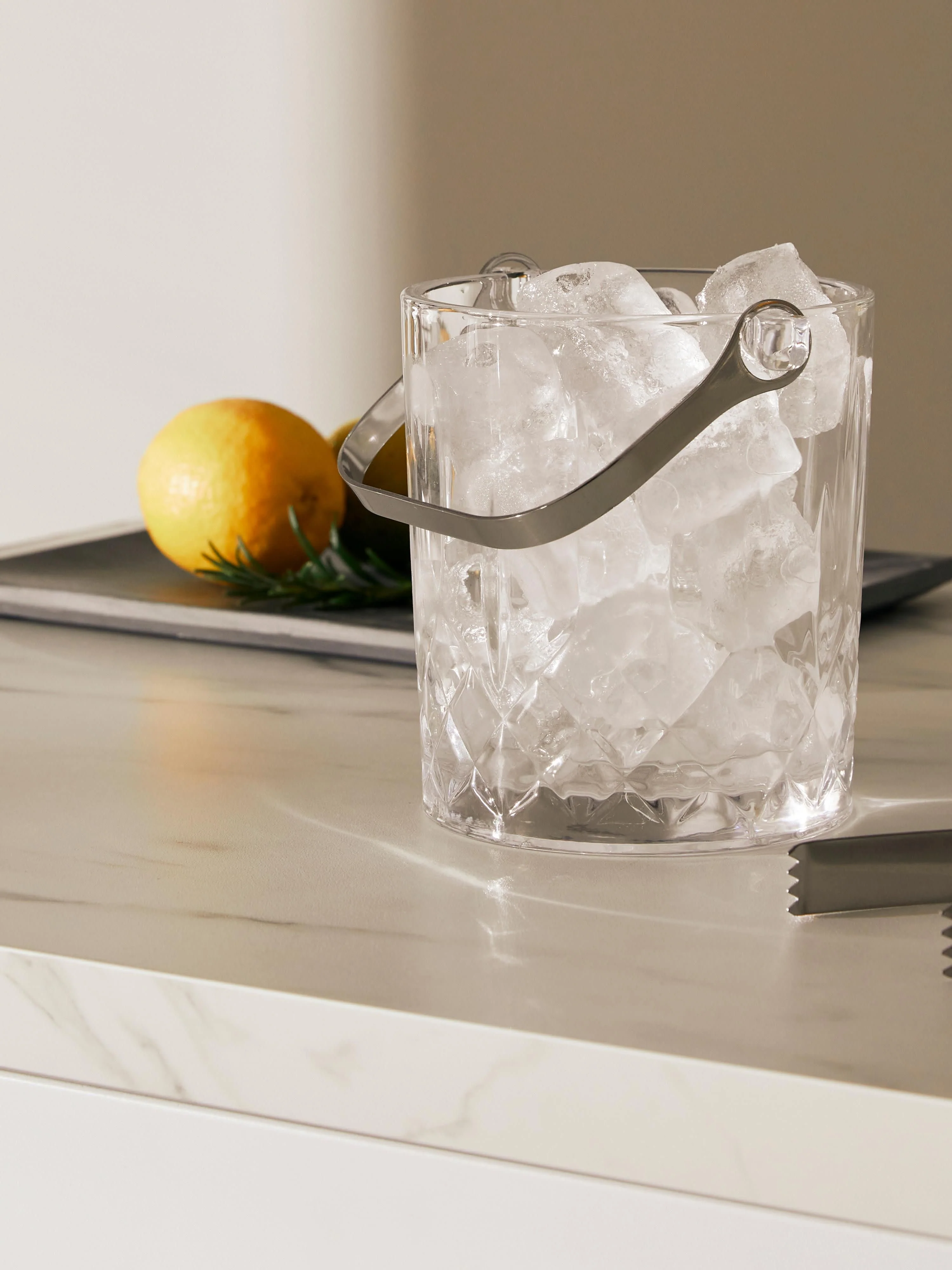 Kleiner Eiseimer Harvey mit Eiszange und Prägung