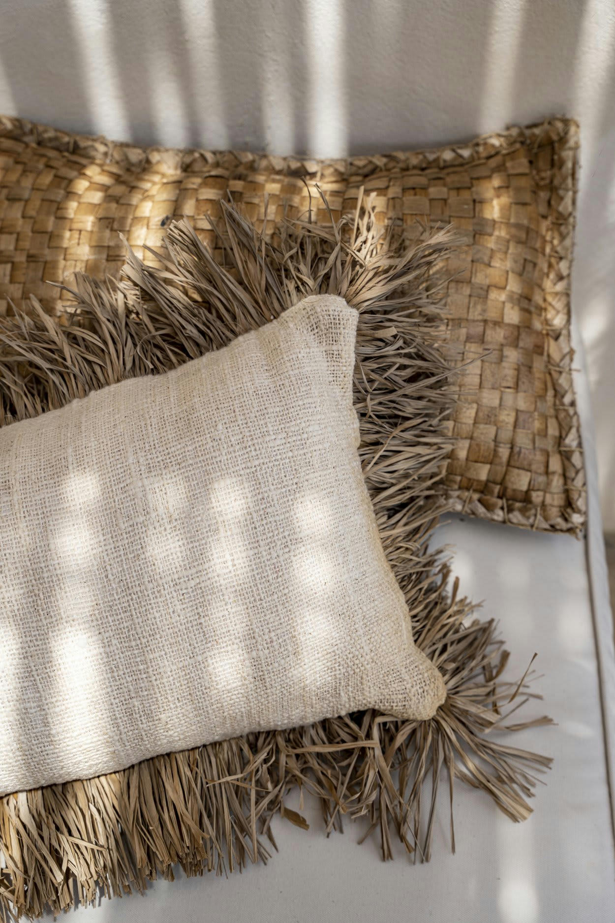 SAINT TROPEZ - Coussin en coton et raphia naturel blanc 30x50