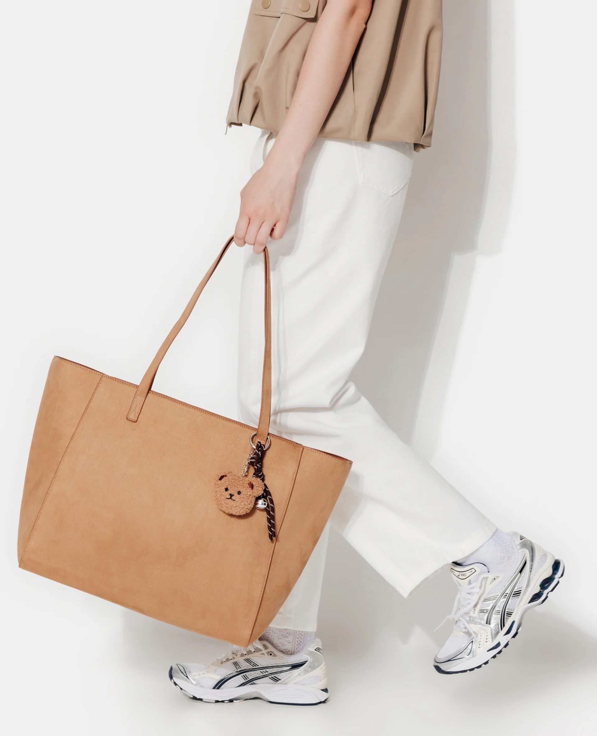 Grand sac en suédine avec poche et poignées