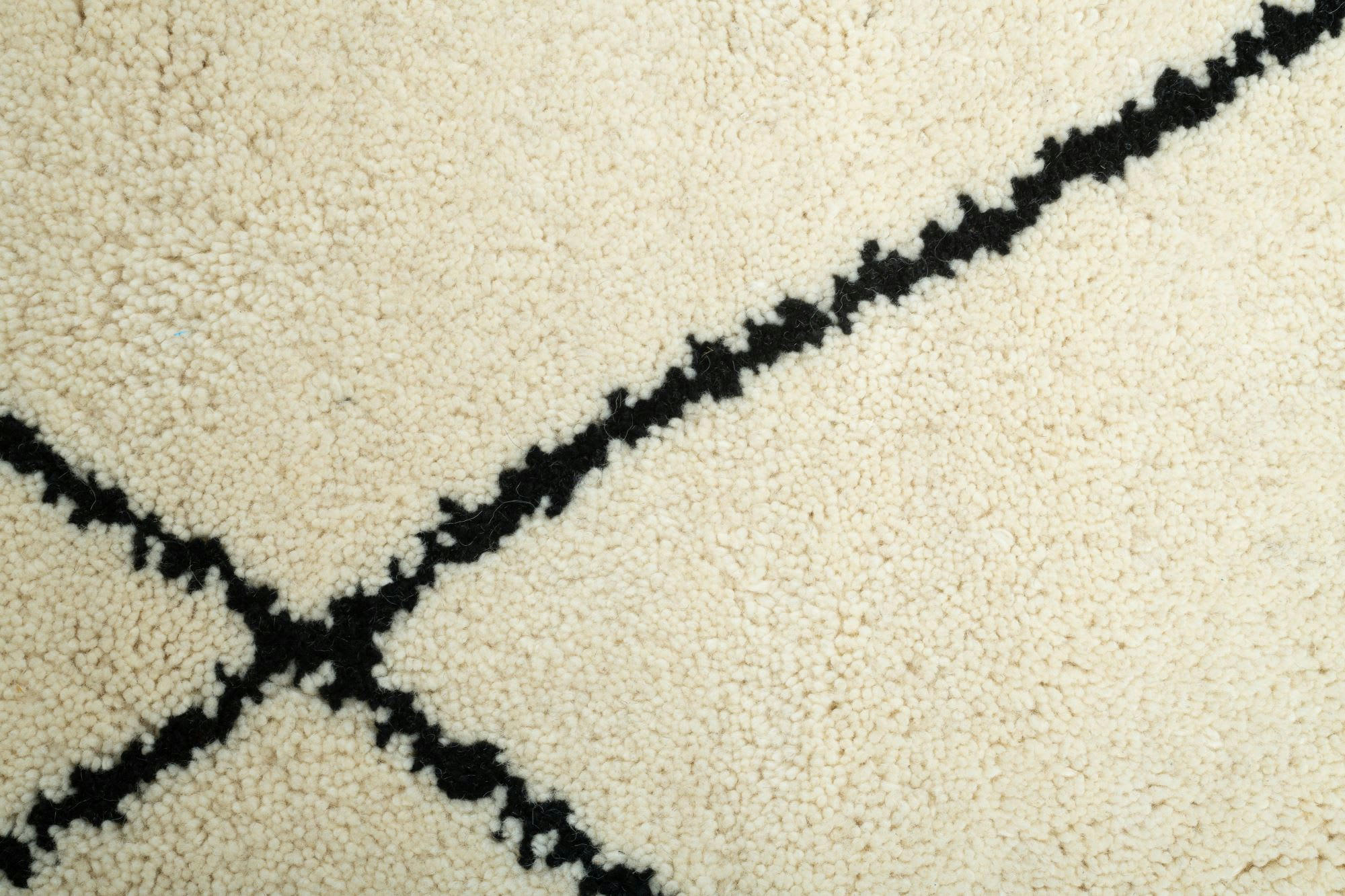 MARMOUCHA - Tapis berbère en laine vierge - noué main - noir et blanc 170x240 cm