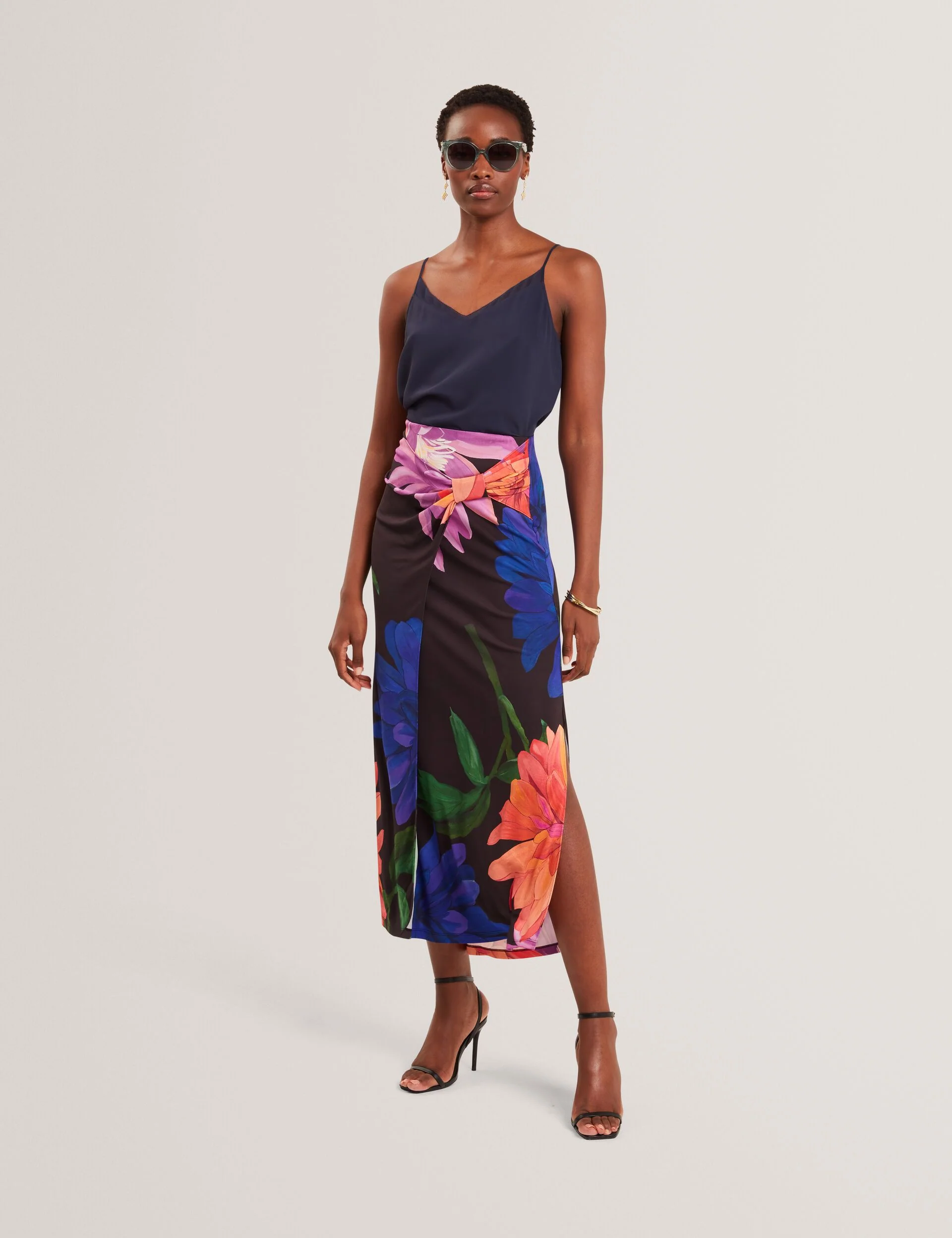 VARNIA | BLACK