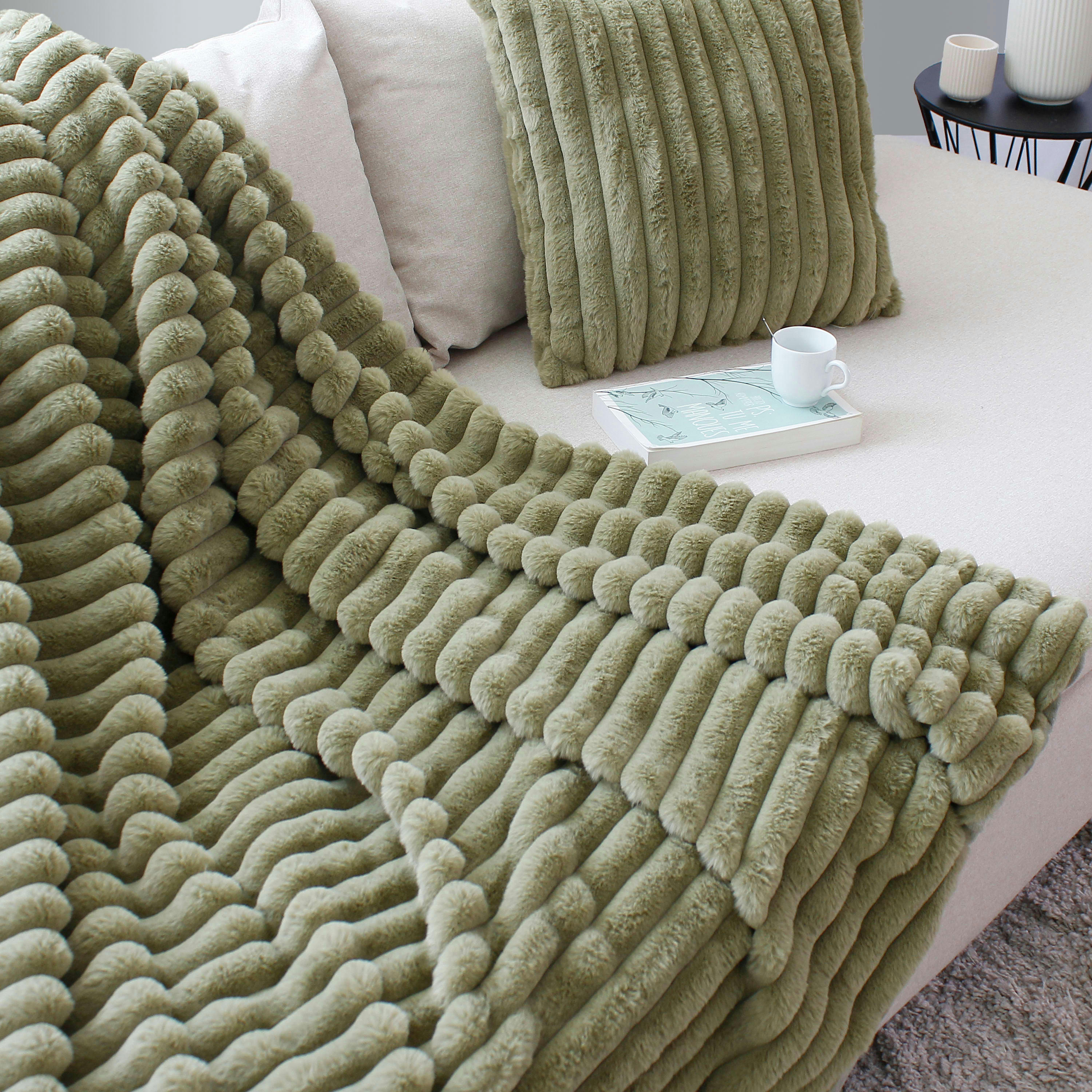 MATISSE - Plaid côtelé olive effet fourrure 125x150cm