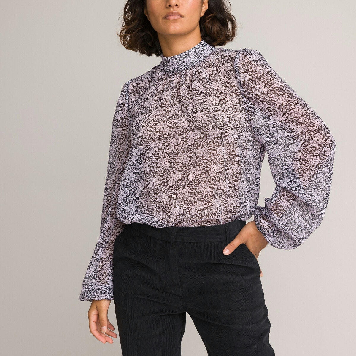 Blouse col montant matelassé, manches longues