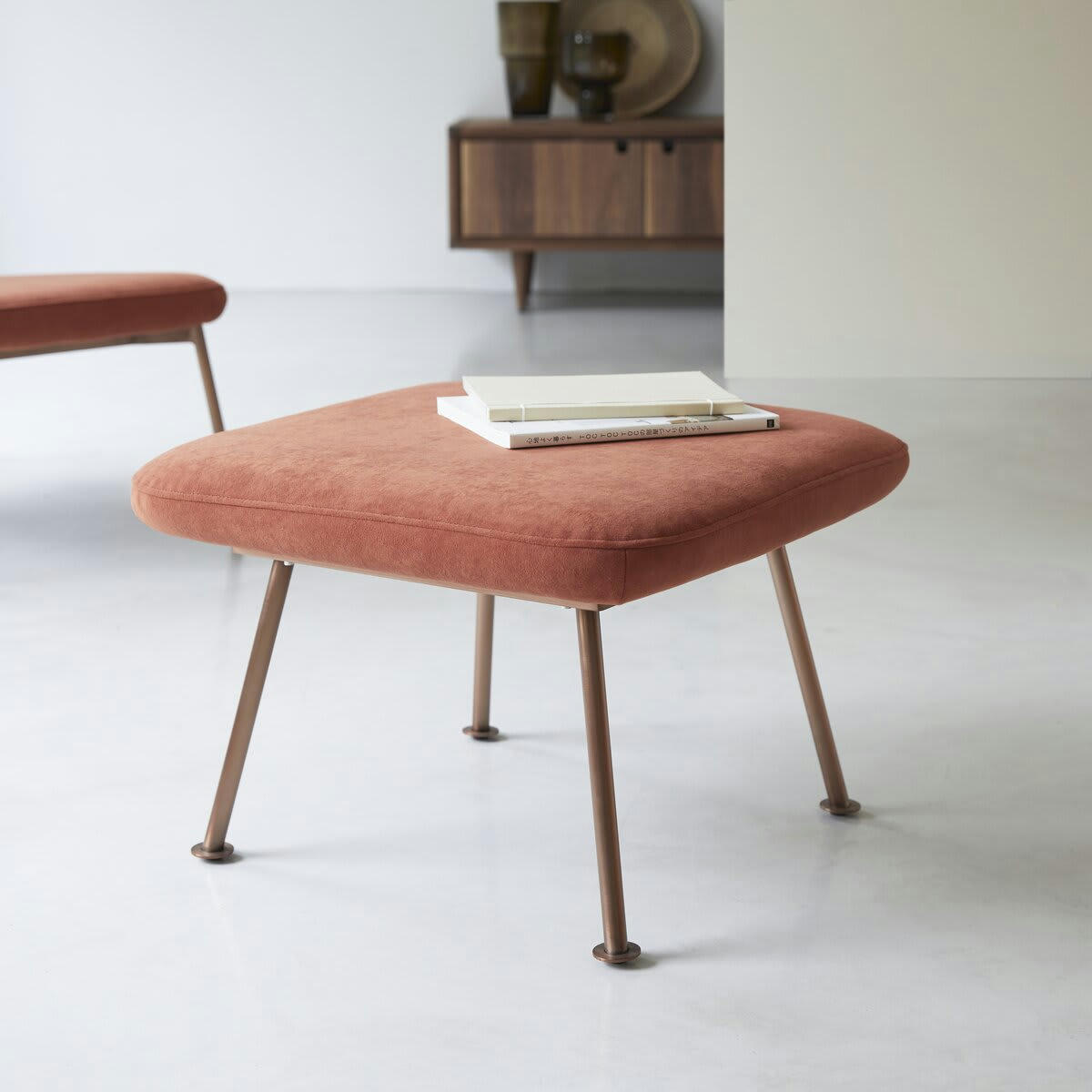 YUTAPI - Tabouret Sienna en velours