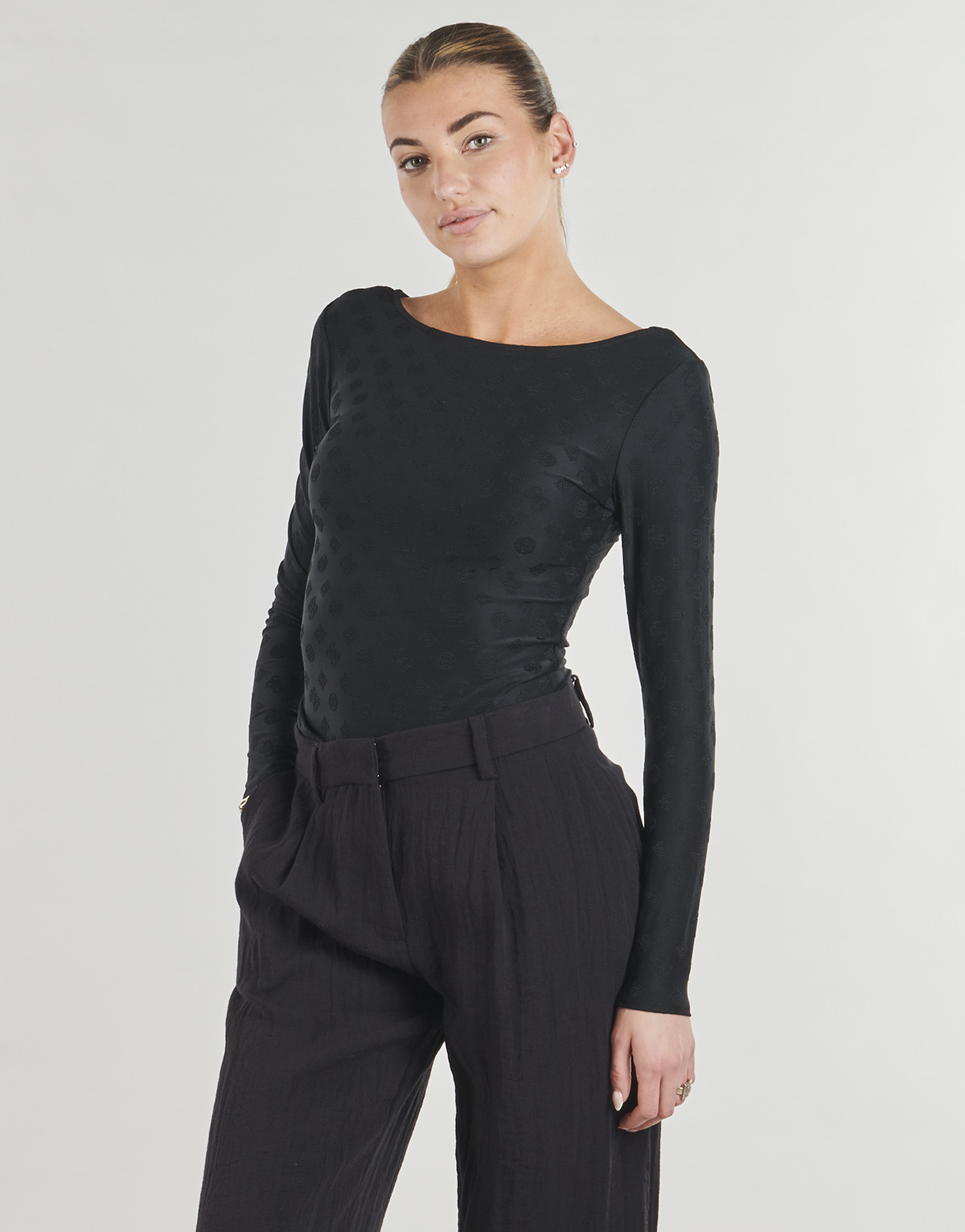 Guess - LS SCOOP BACK NADENE - Black