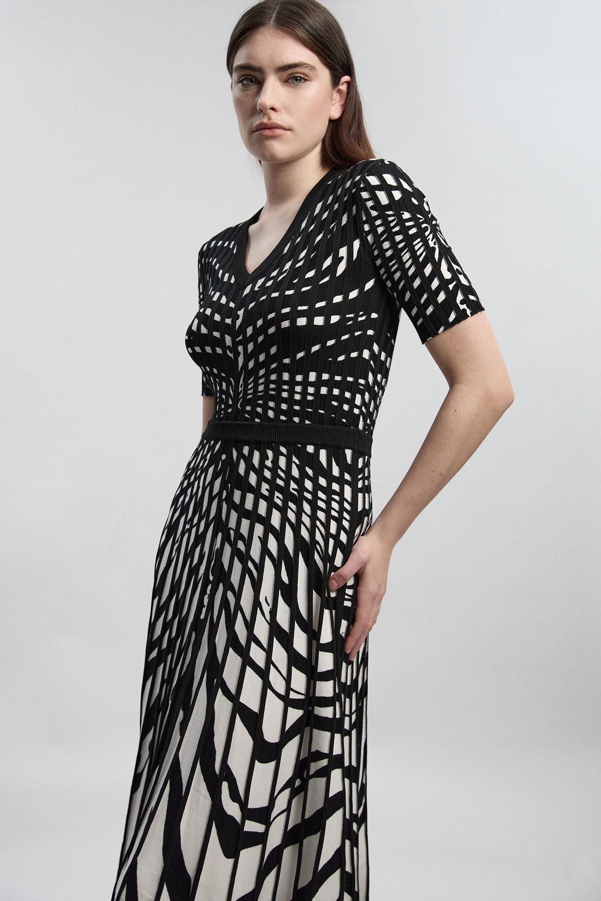 KarenMillen Zebra Jacquard Knit Full Skirted Short Sleeve Midi Dress