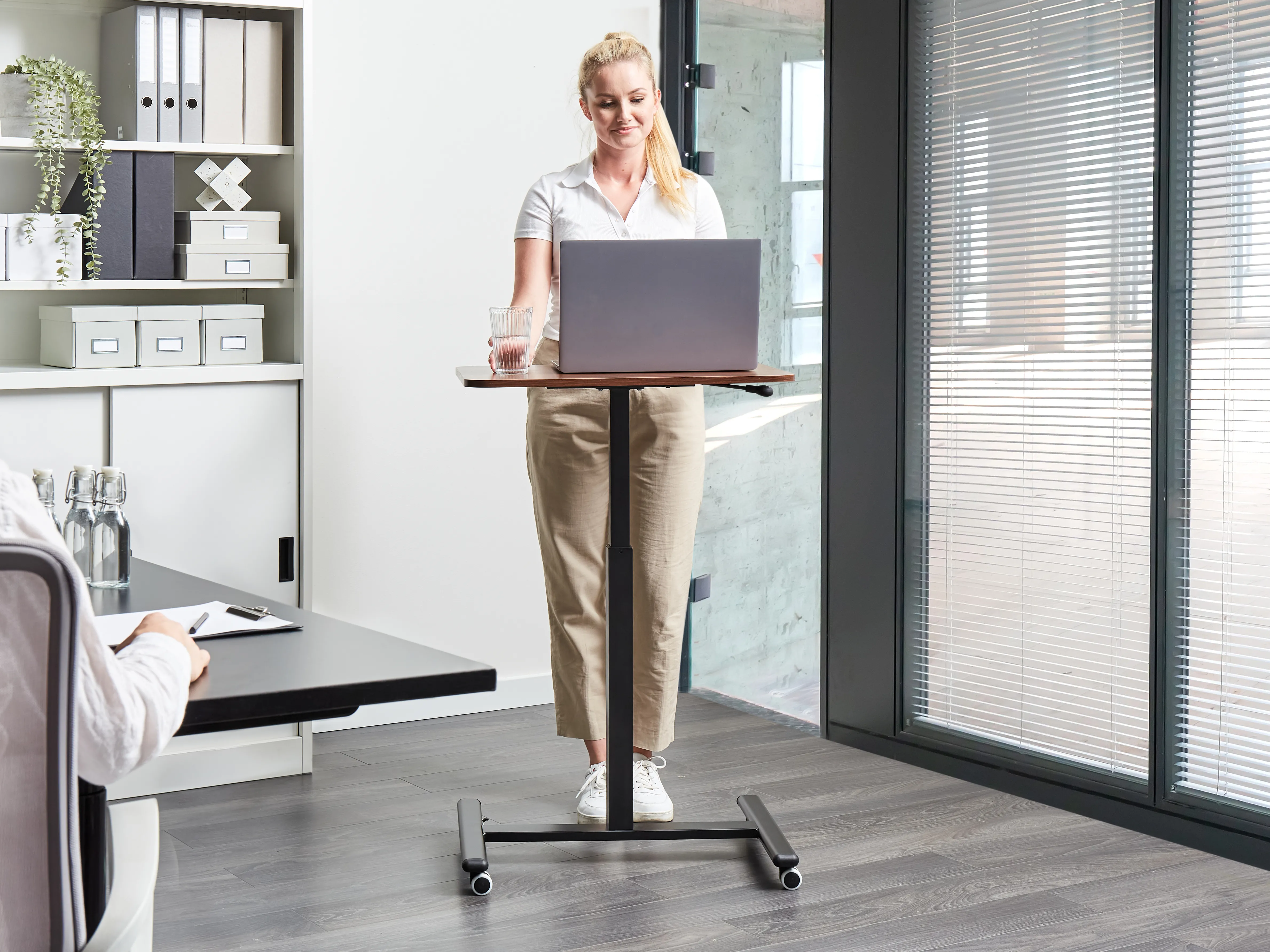 Manual Adjustable Laptop Stand ACADEMIA Dark Brown 65 cm 48 cm with Wheels