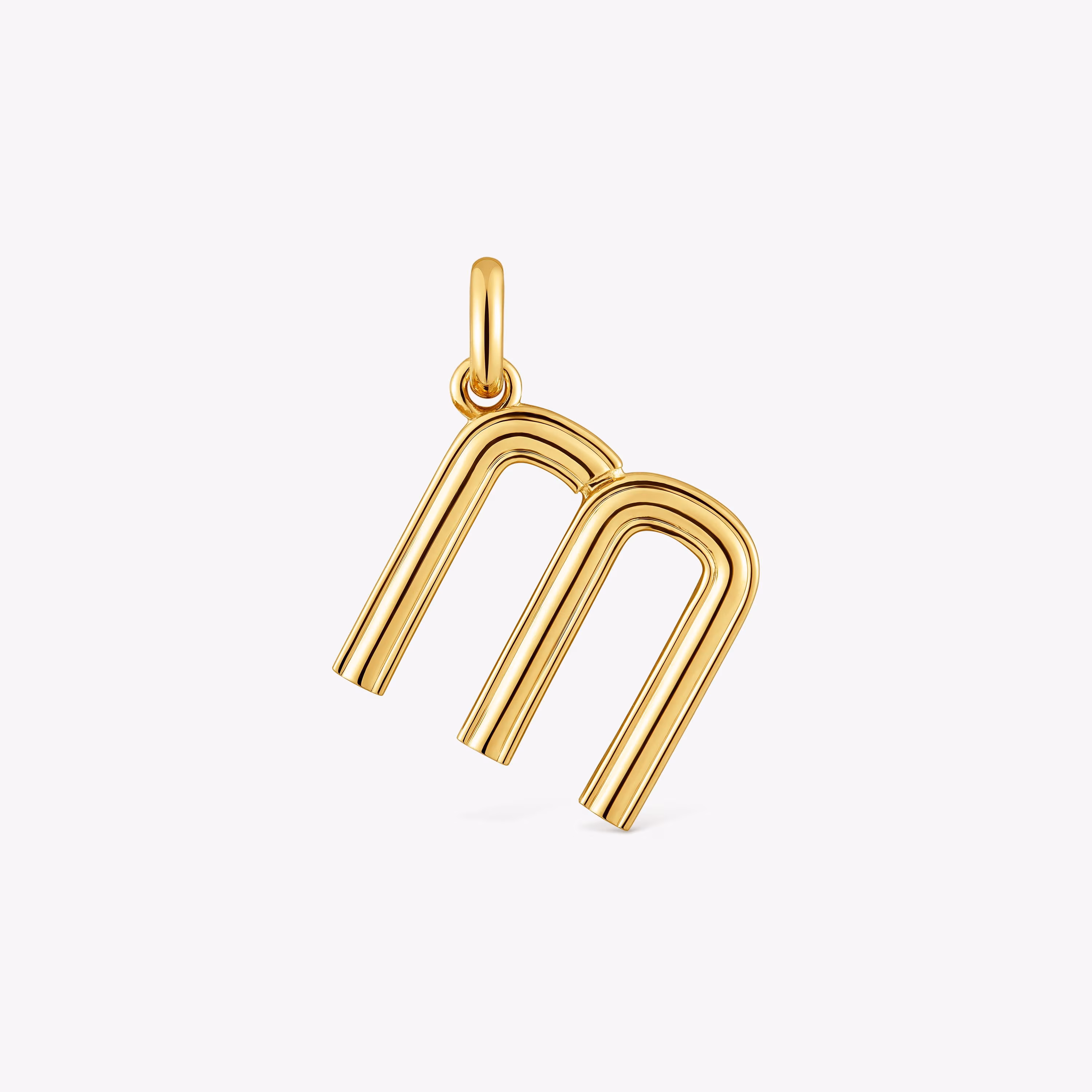 Colgante mediano letra M con baño de oro 18 kt sobre plata Alphabet