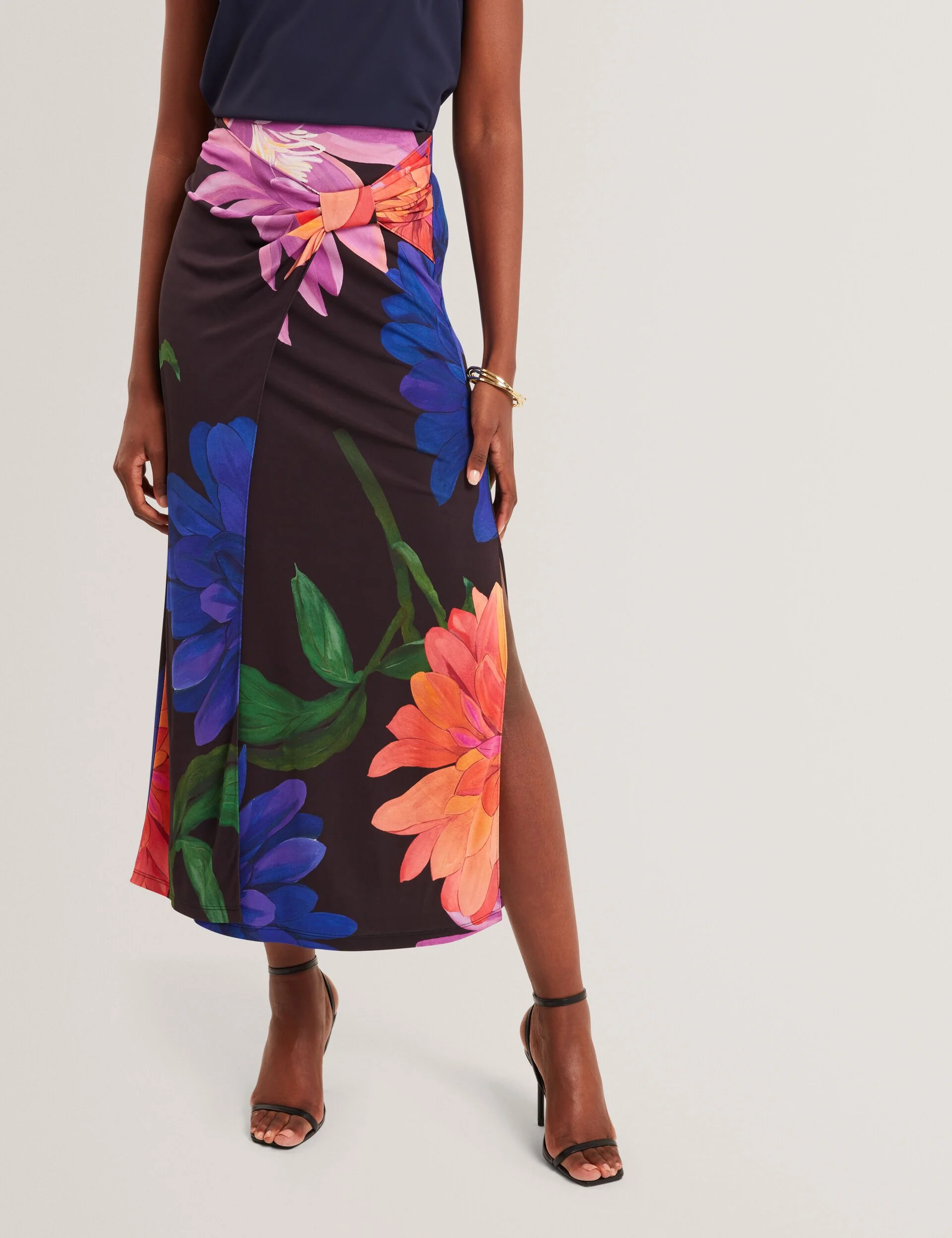 VARNIA | BLACK