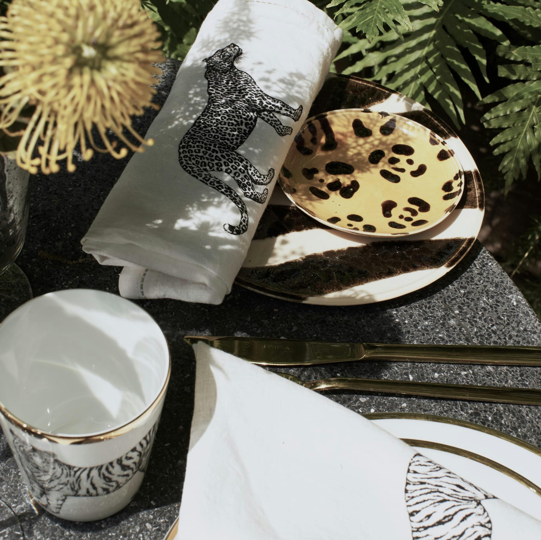 AFRIQUE ANIMAL - Serviette de table  Lin pur lavé Serengeti Blanc Noir 45x45