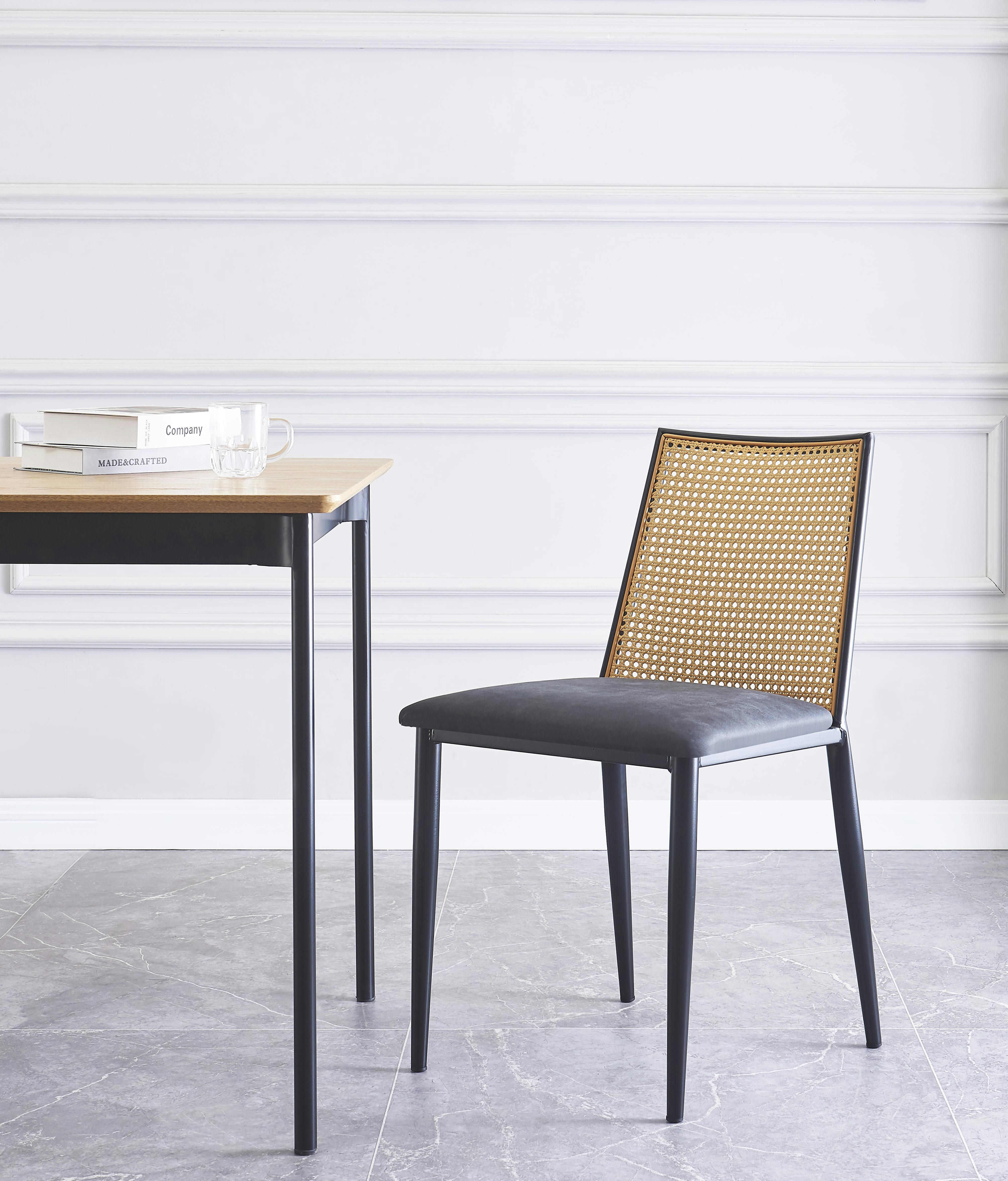 - Lot de 2 chaises en métal et cannage avec assise en simili noir