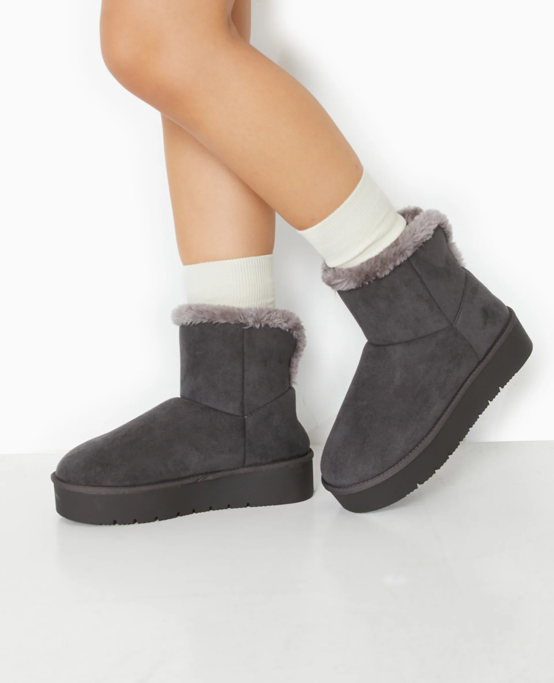 Boots fourrées en suédine