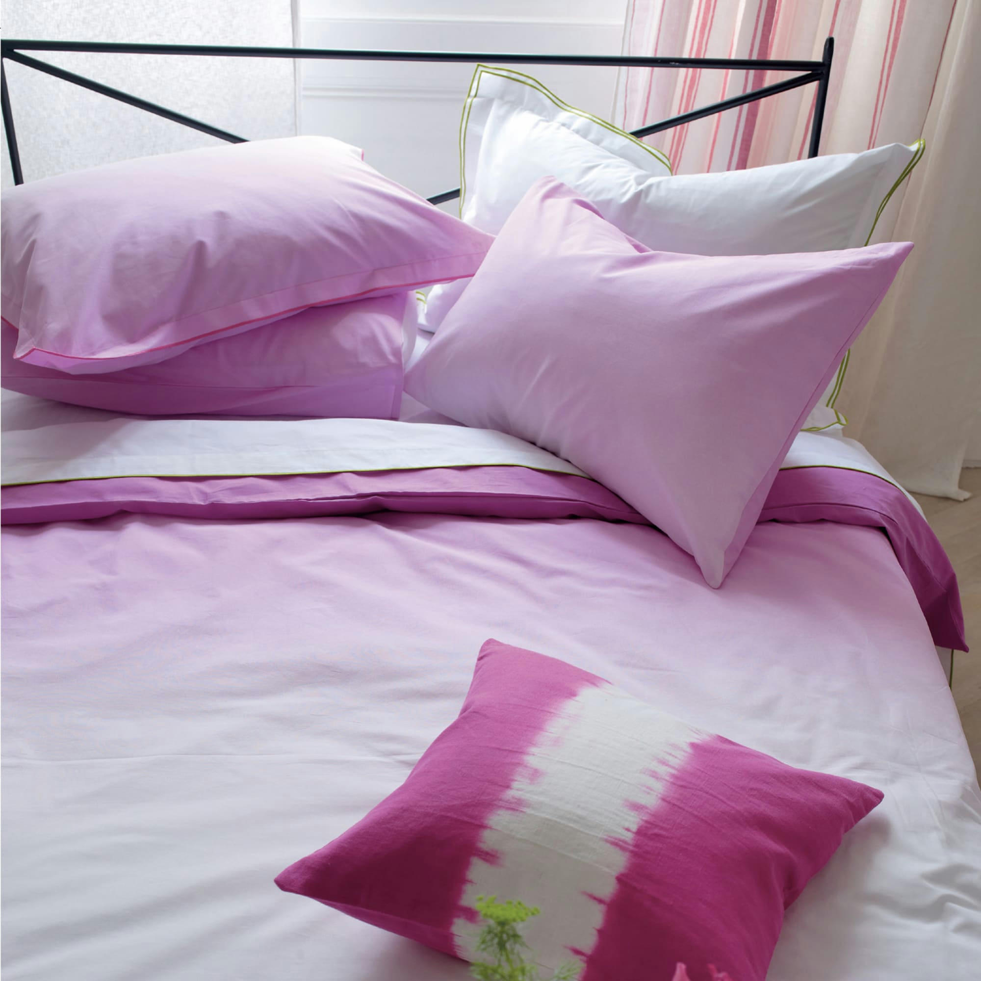 SARAILLE - Taie d'oreiller en satin de coton rose Magenta 50x75