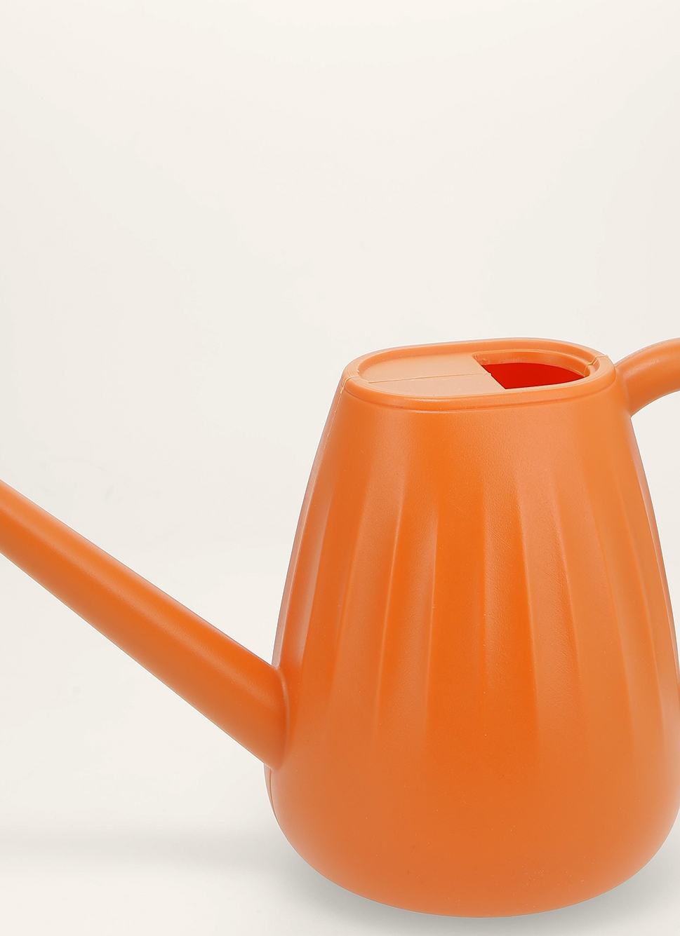 PETIT ARROSOIR EN PLASTIQUE COLORÉ ORANGE