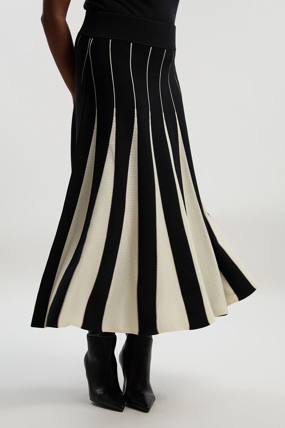KarenMillen Plus Size Pointelle Knit Colour Blocked Pleated Skirt