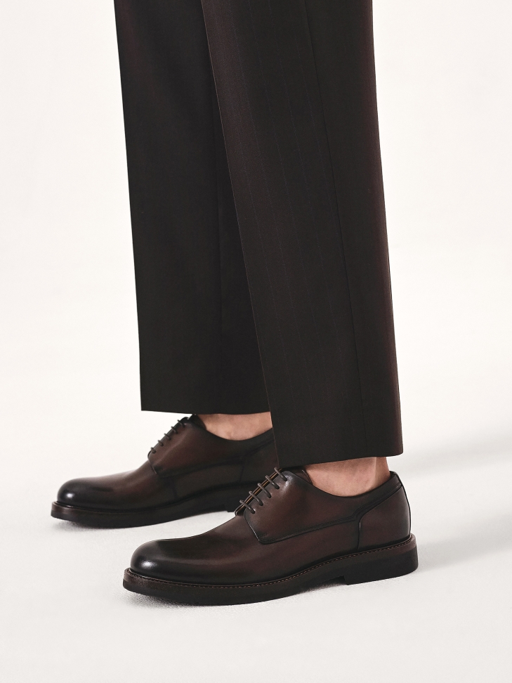 Brown derby in natural leather