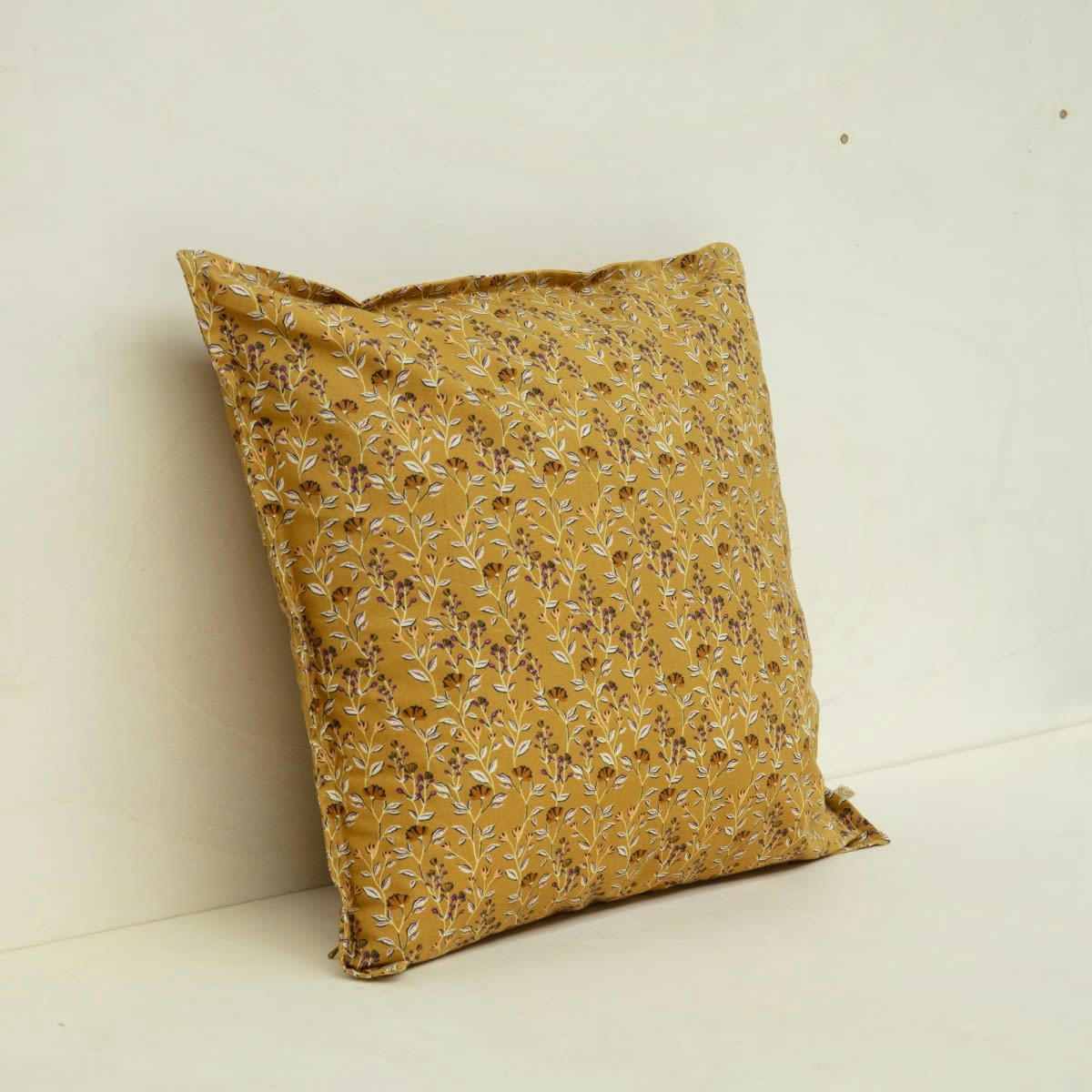 MAINTENANT - Coussin en coton imprimé fleuri jaune 50x50