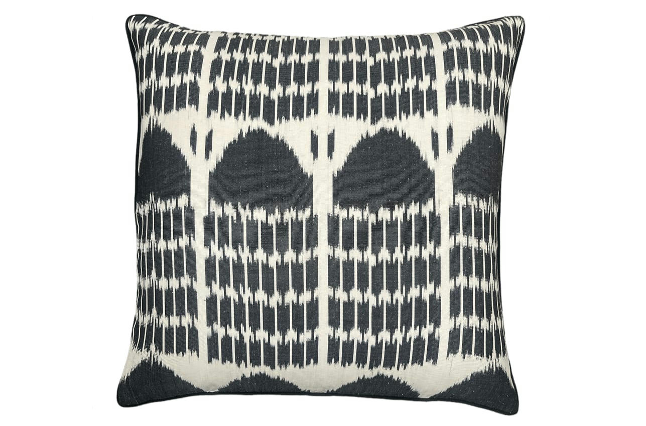- Housse de coussin double soie ikat  50x50 noir